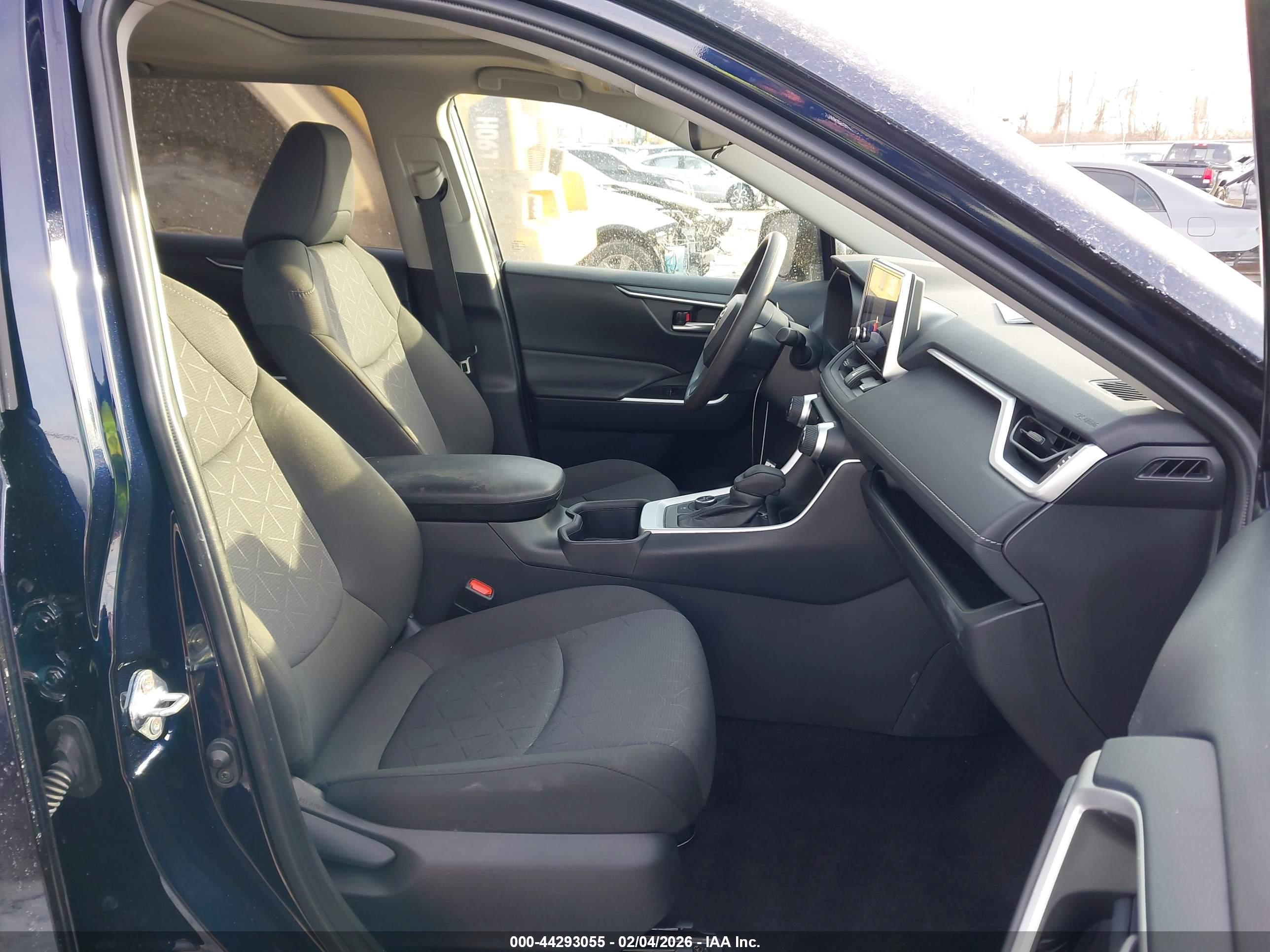 TOYOTA RAV4 image 5