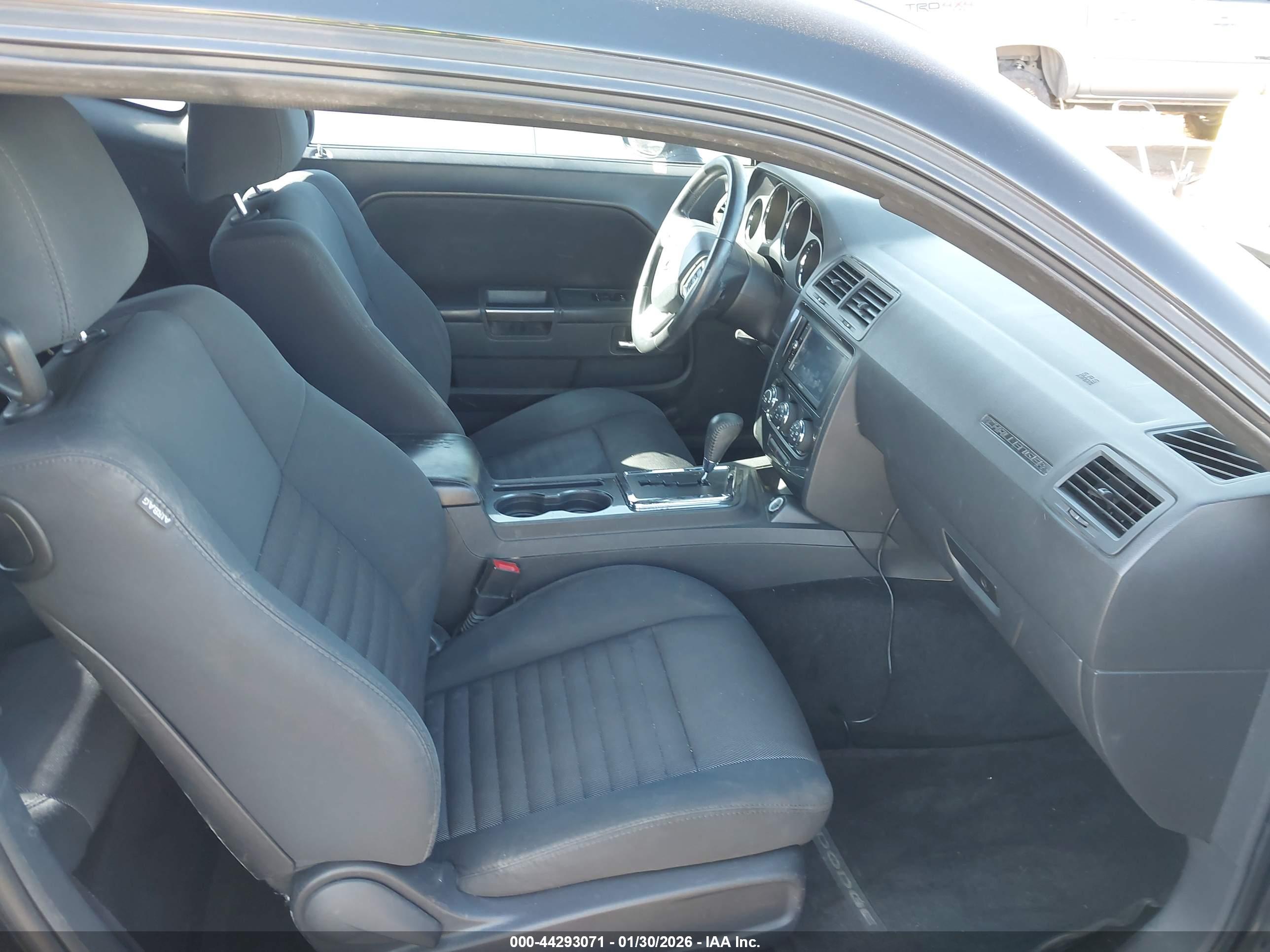 DODGE CHALLENGER image 5