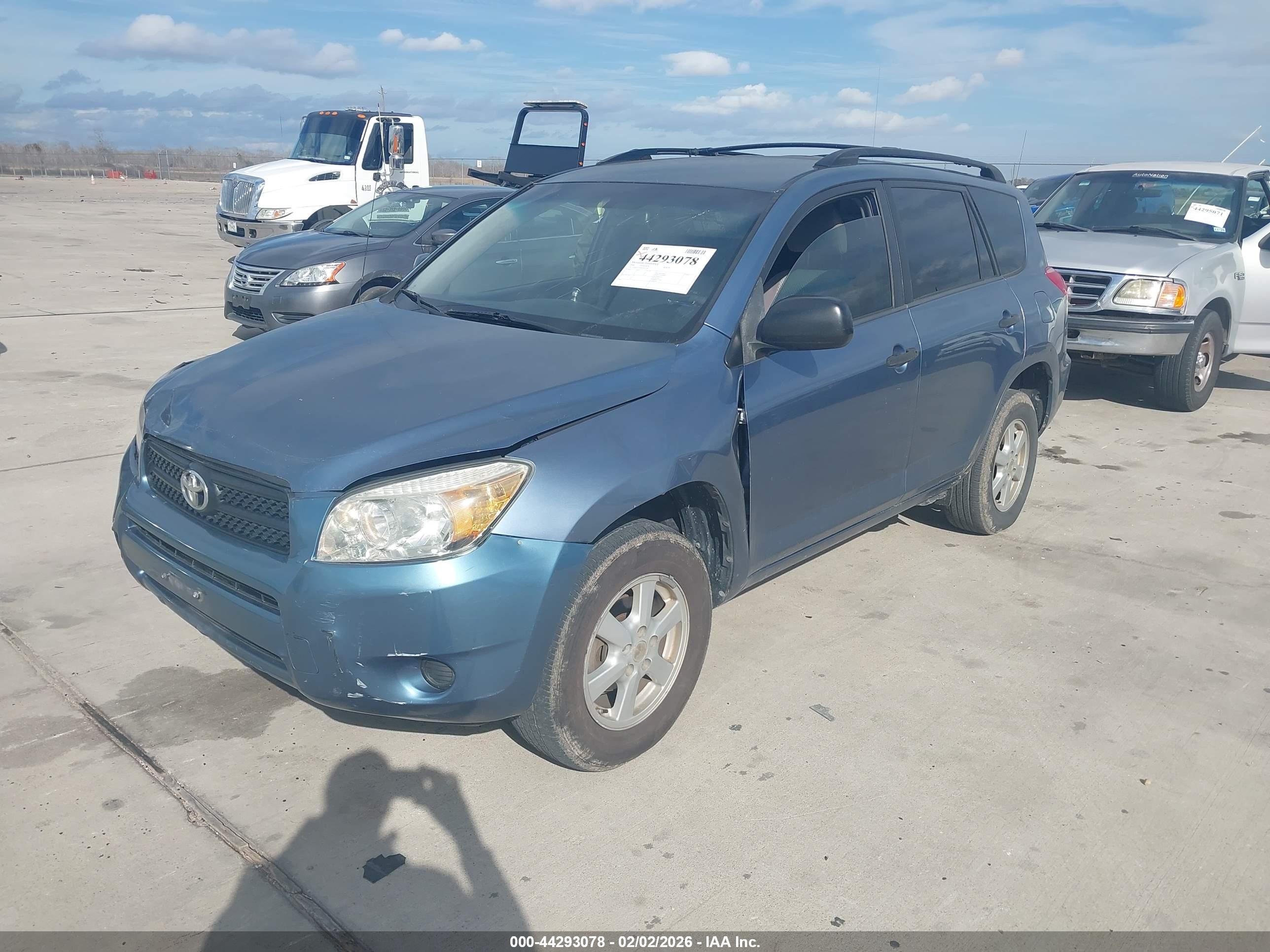 TOYOTA RAV4 image 2