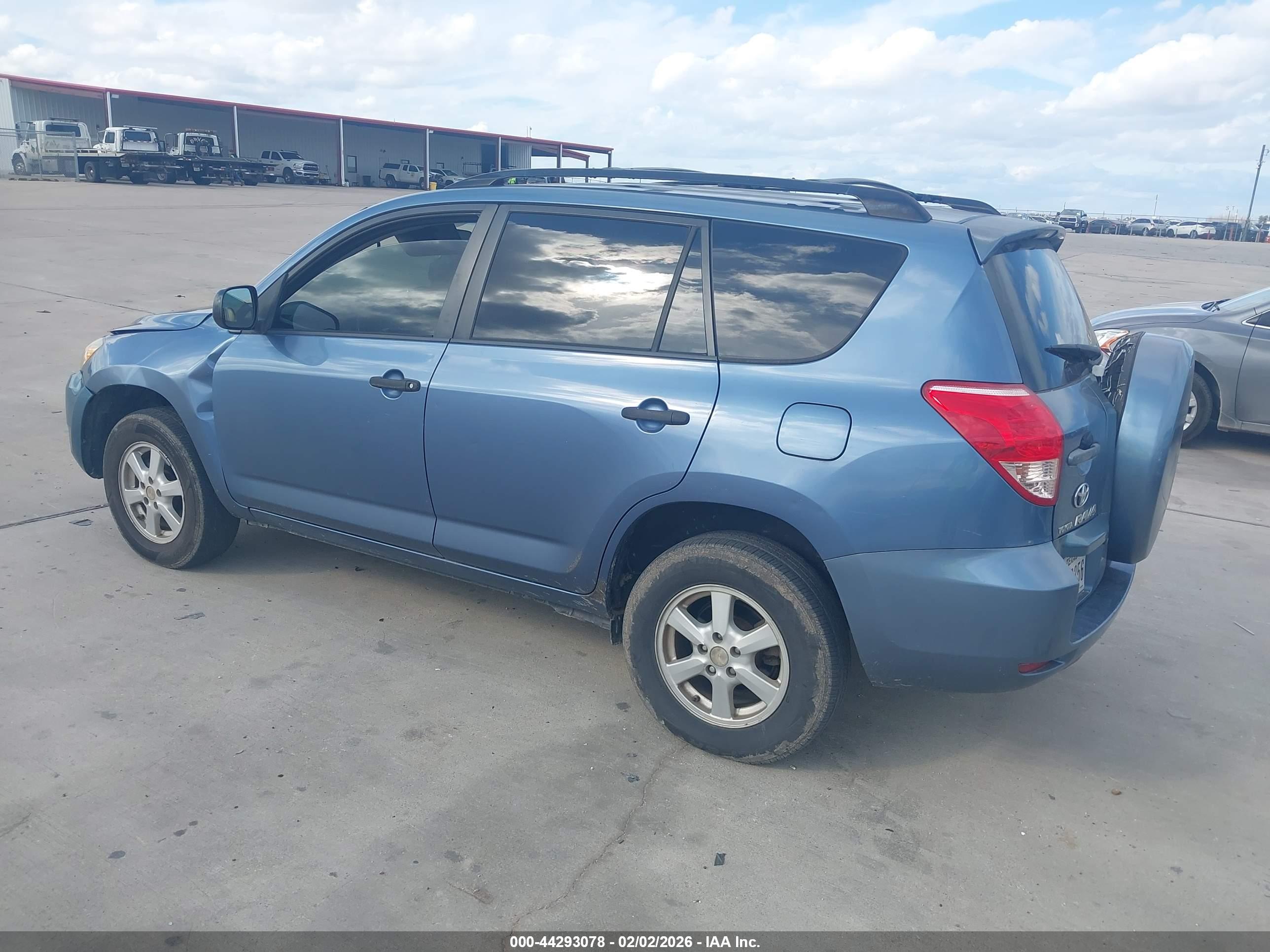 TOYOTA RAV4 image 3