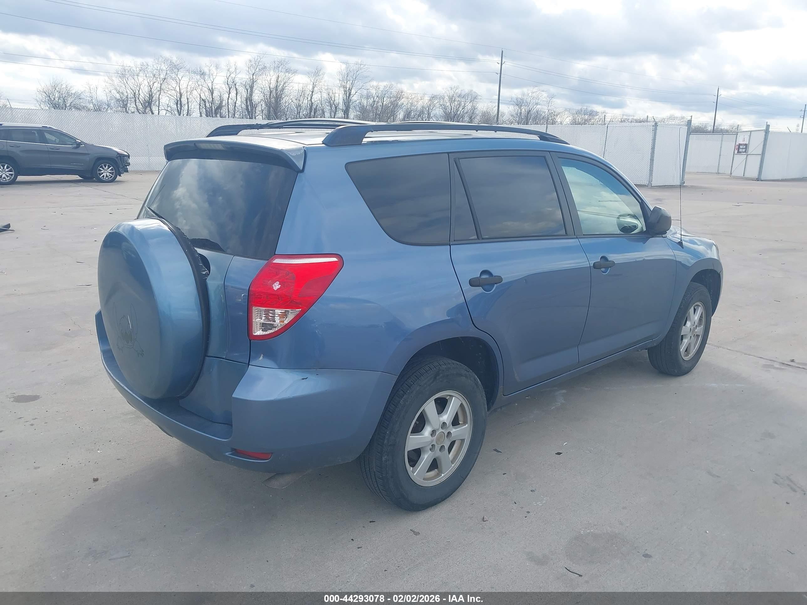 TOYOTA RAV4 image 4