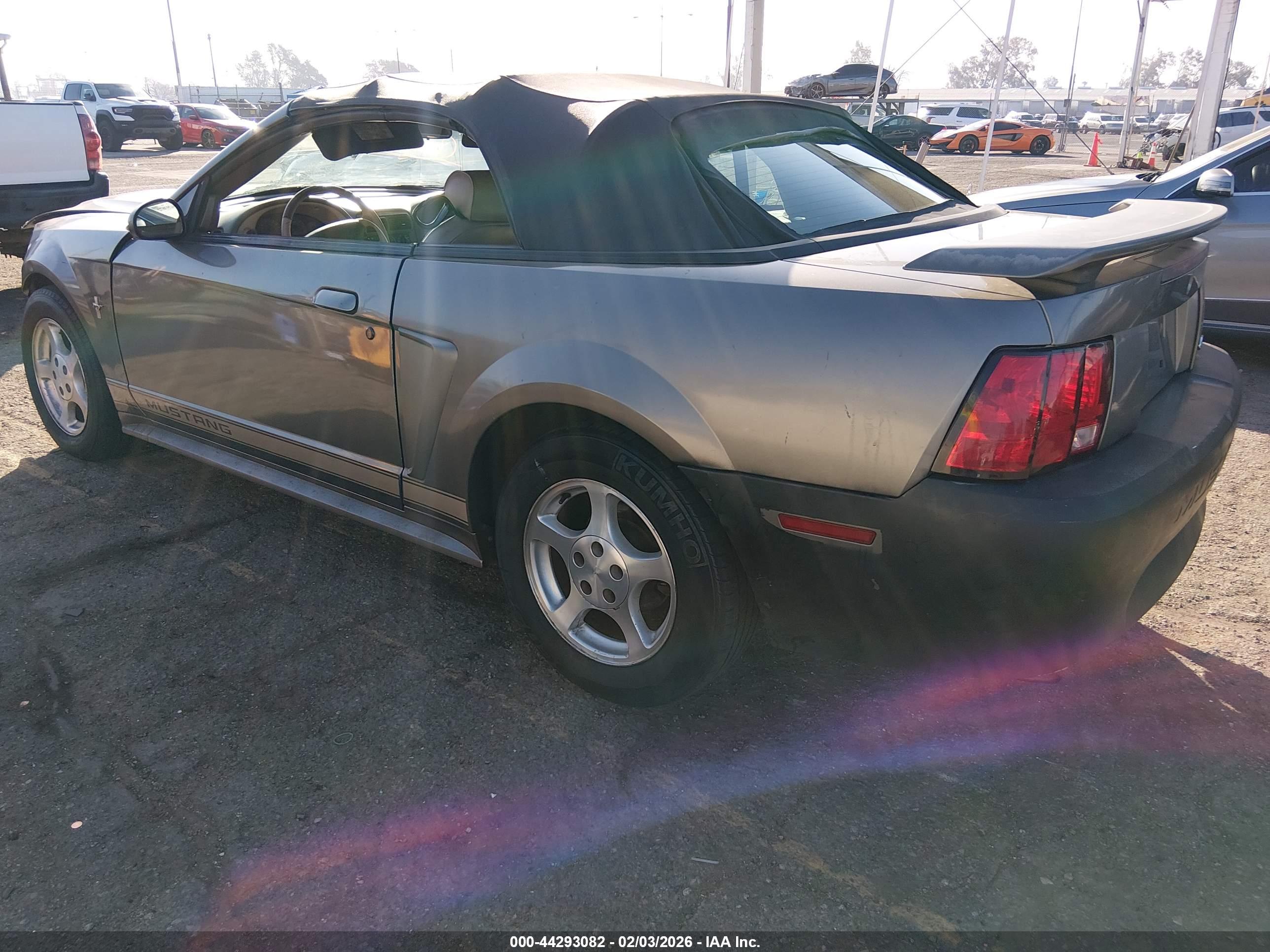 FORD MUSTANG image 3