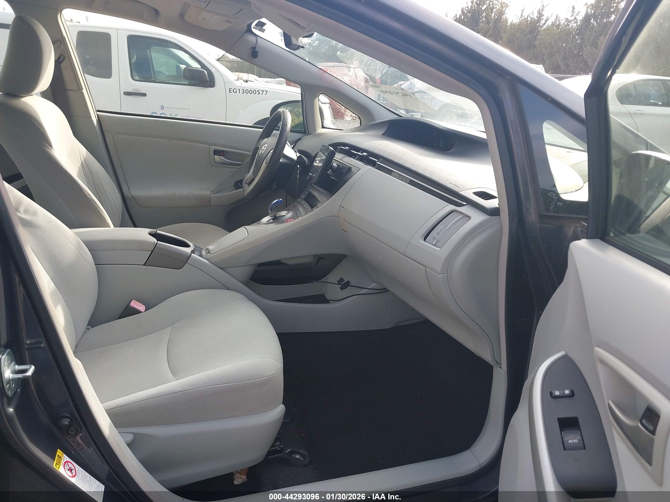 TOYOTA PRIUS image 5