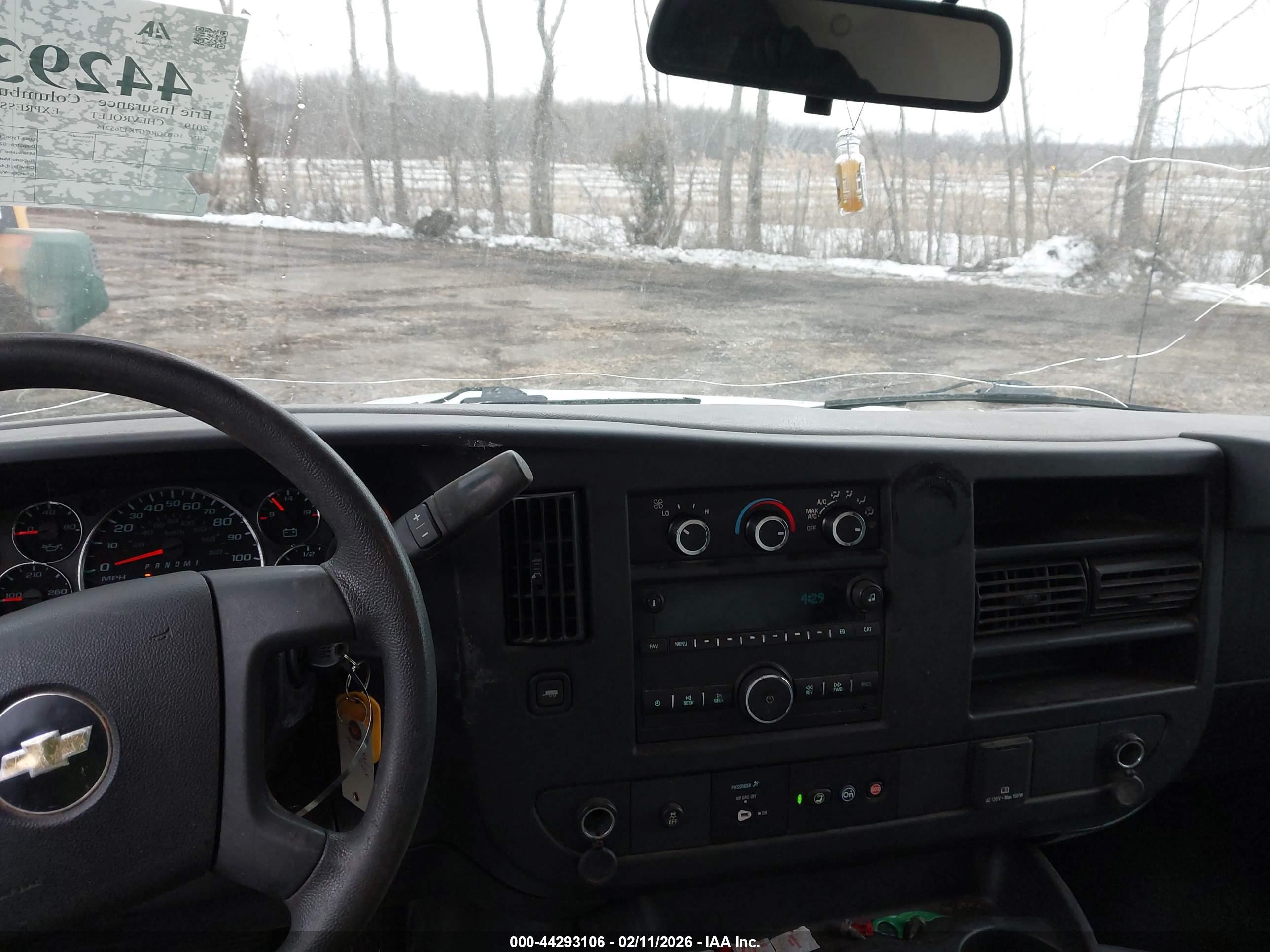 CHEVROLET EXPRESS image 7