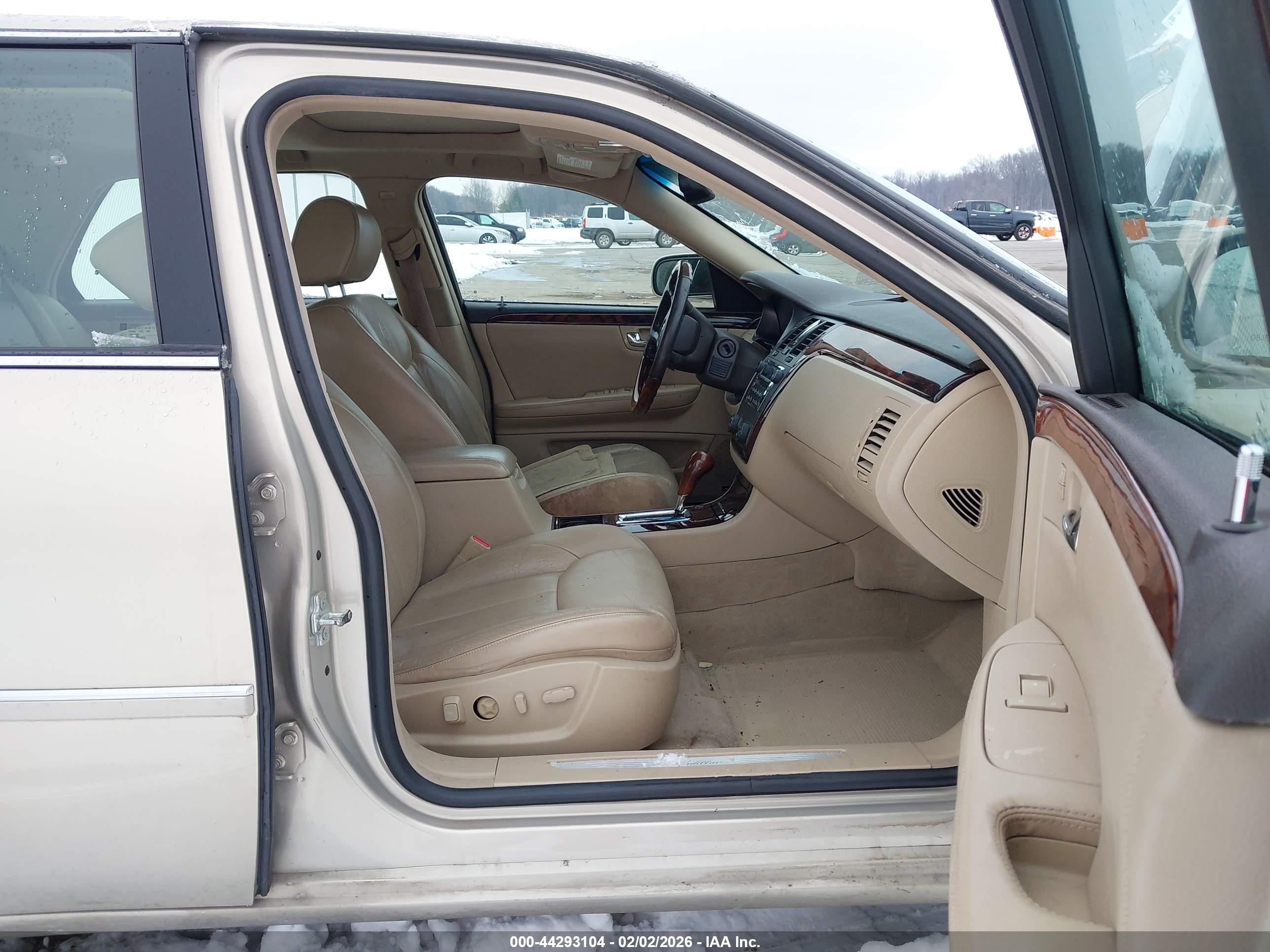 CADILLAC DTS image 5