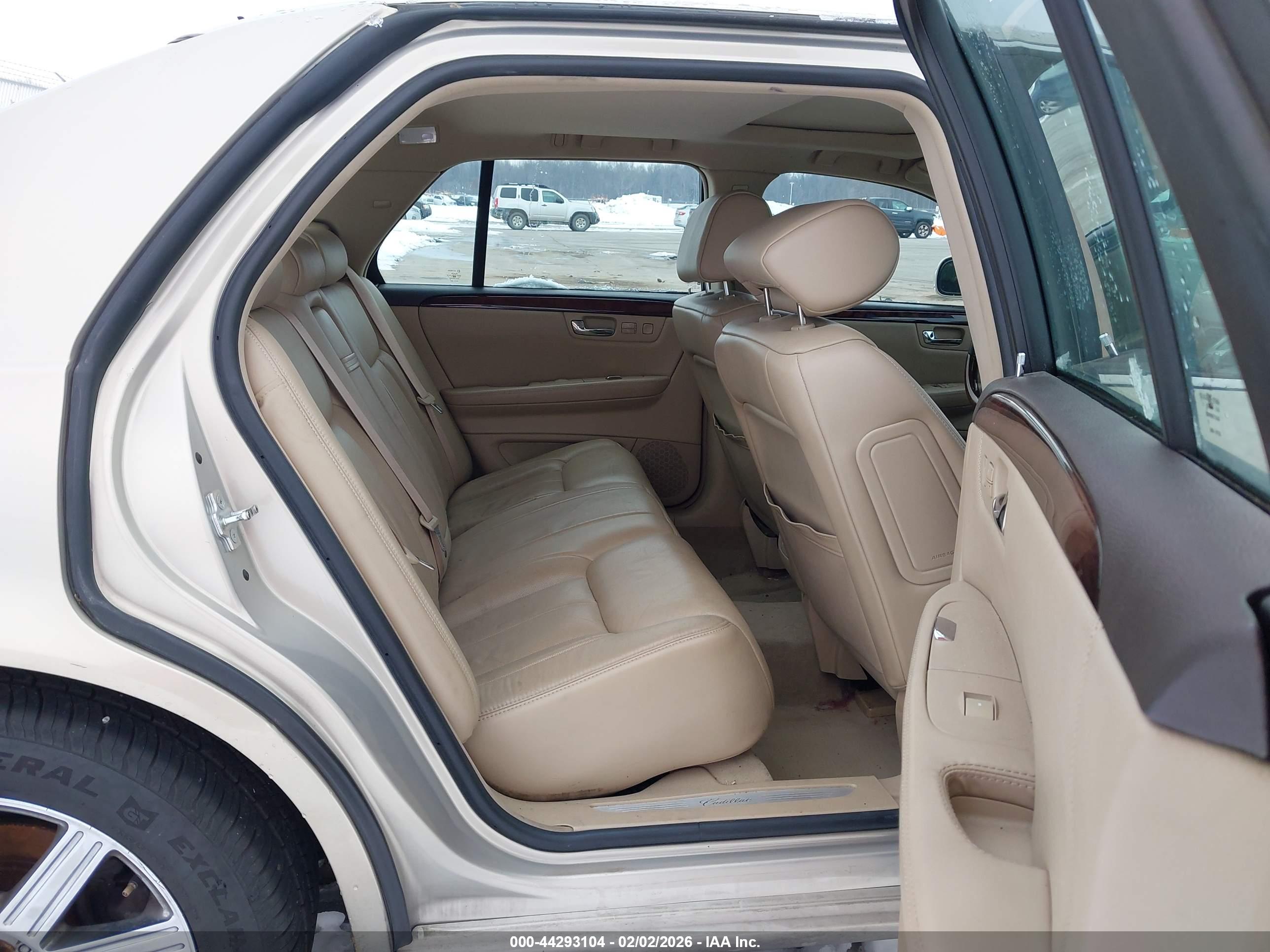 CADILLAC DTS image 8