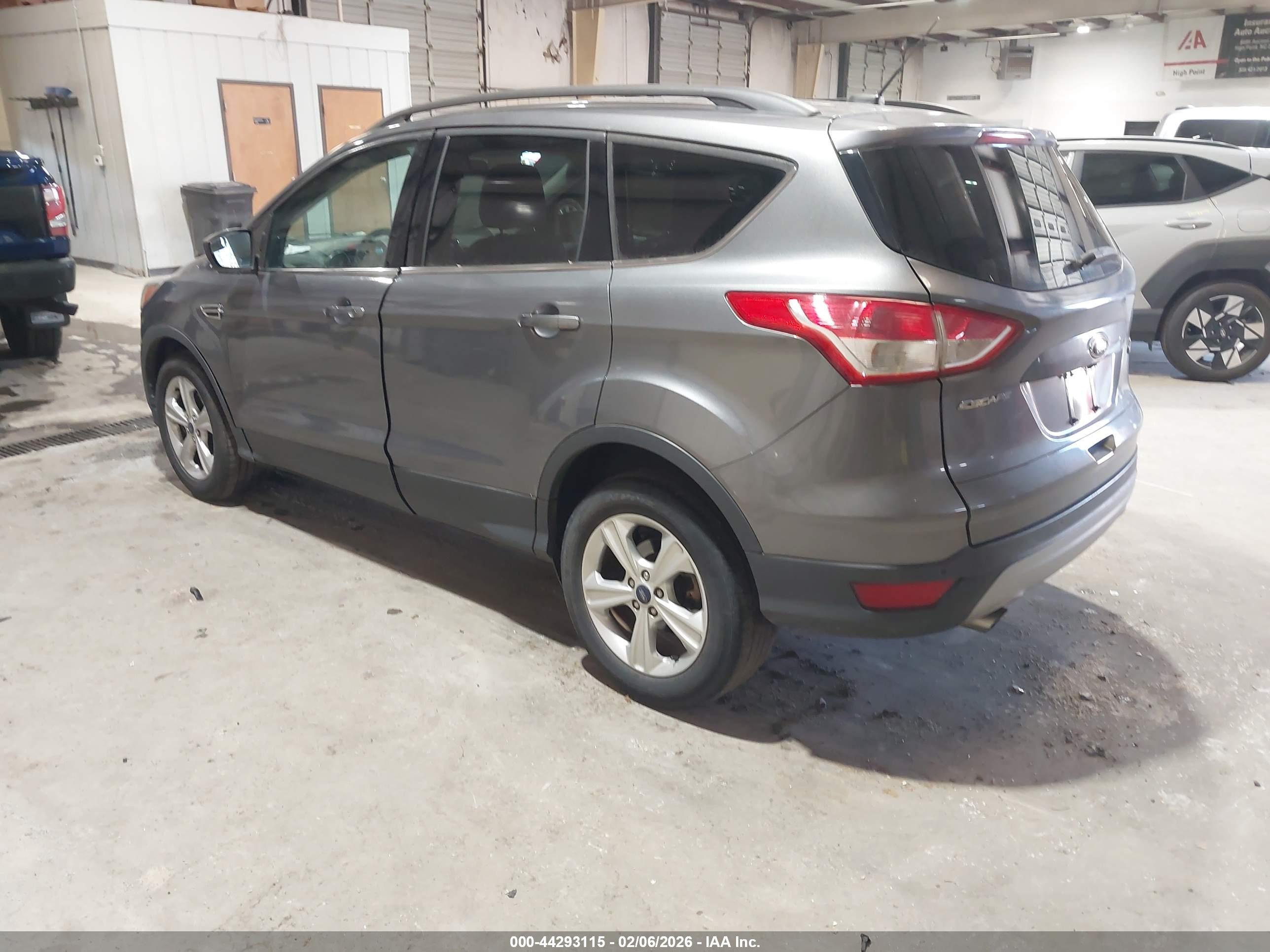 FORD ESCAPE image 3