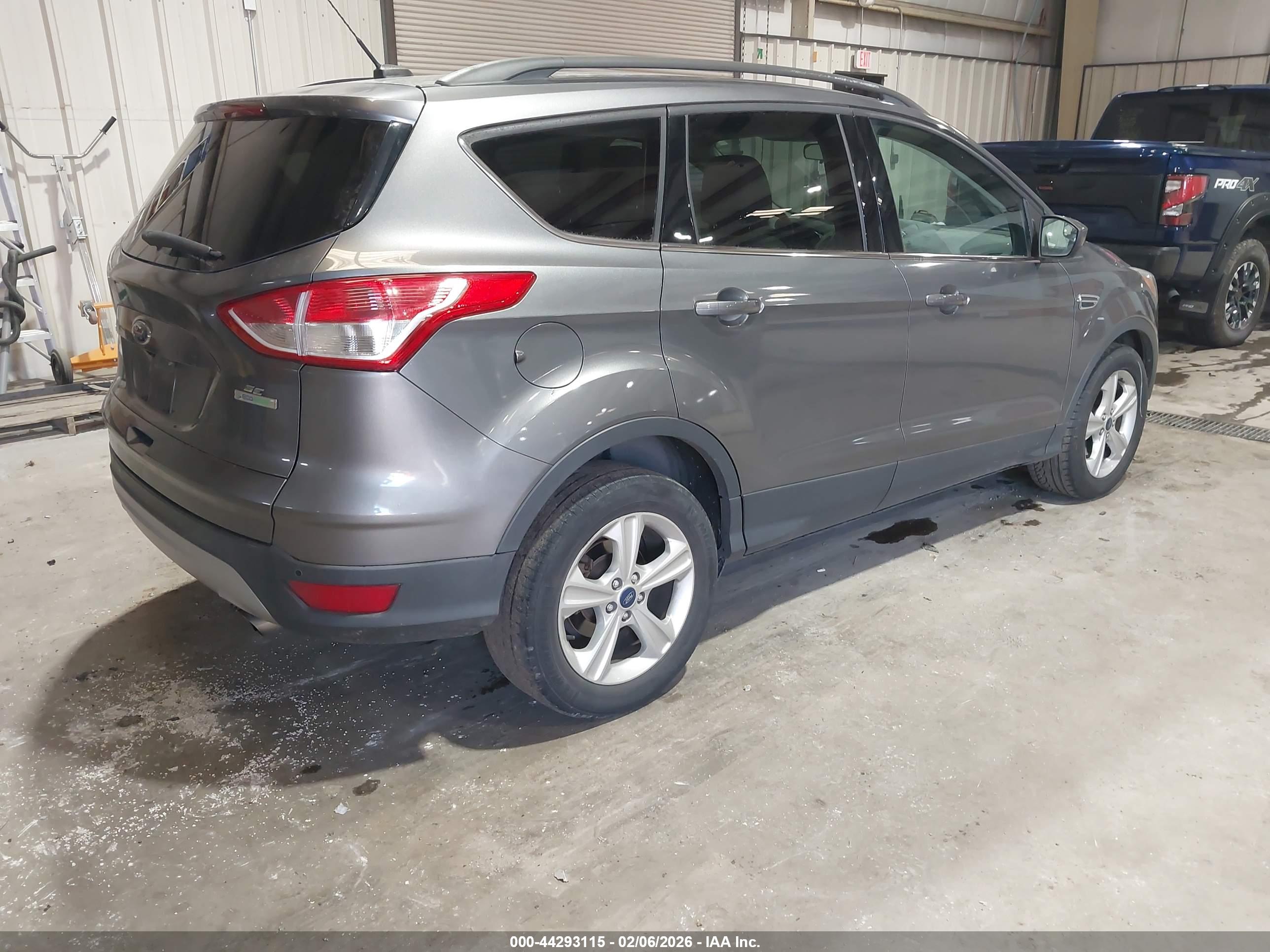 FORD ESCAPE image 4