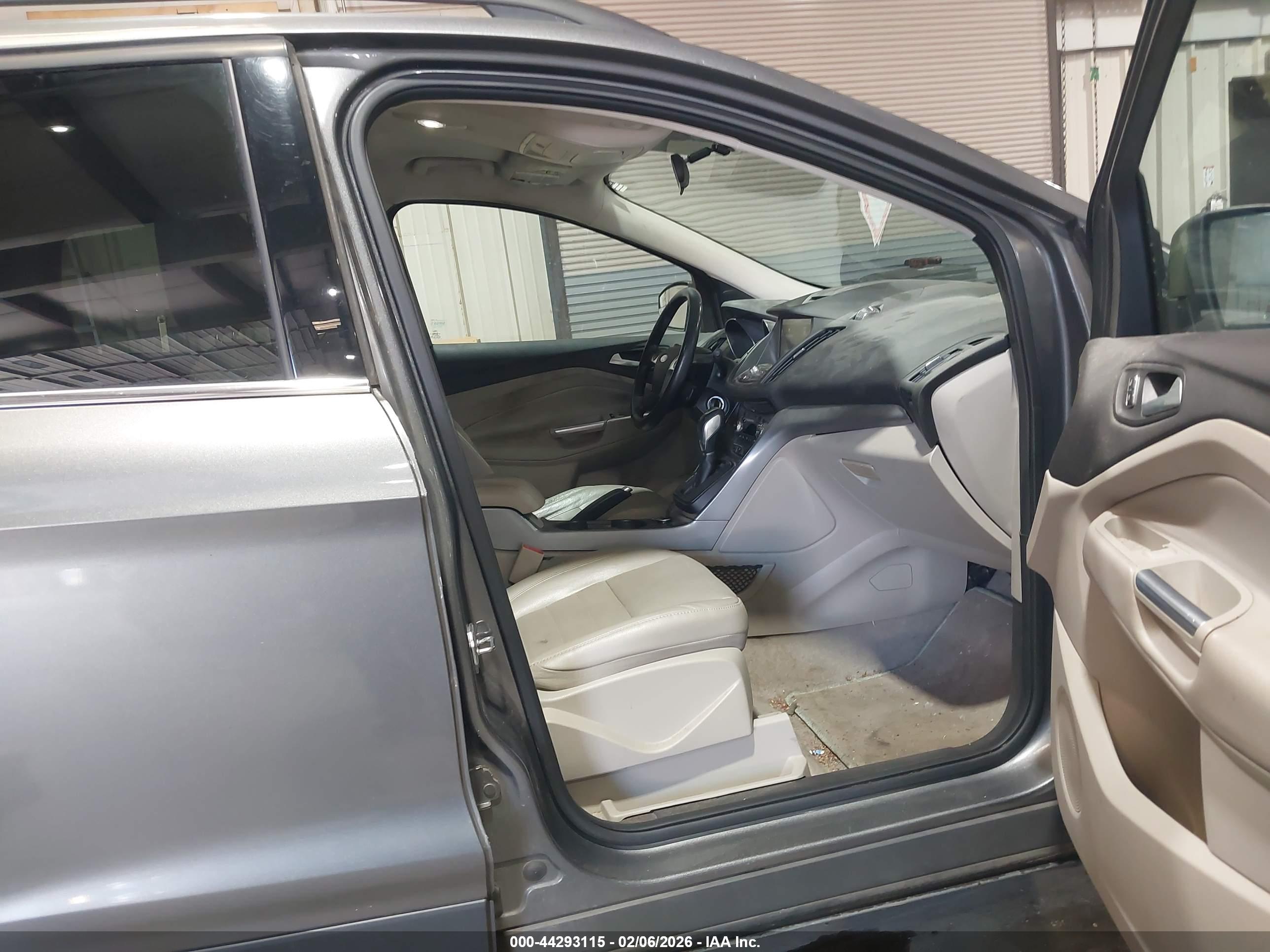 FORD ESCAPE image 5