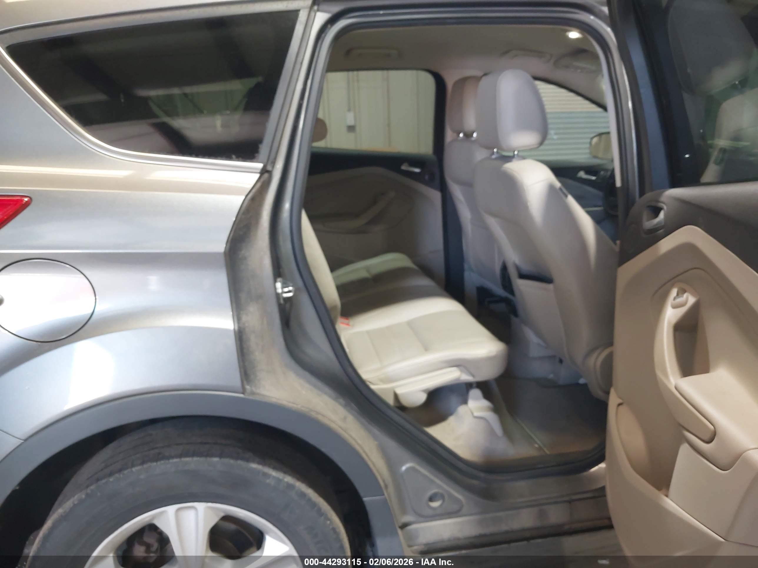 FORD ESCAPE image 8