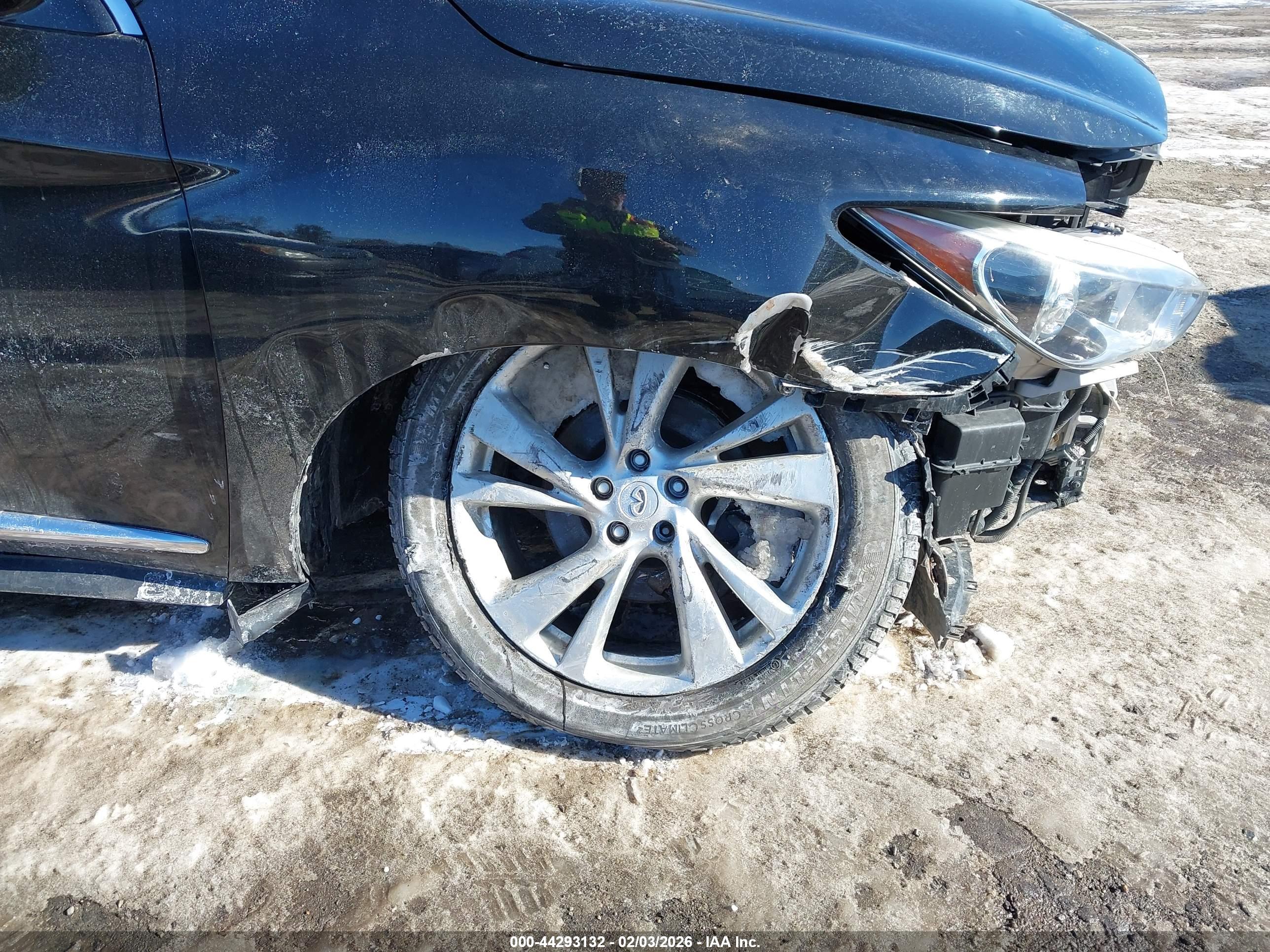 INFINITI JX35 image 6