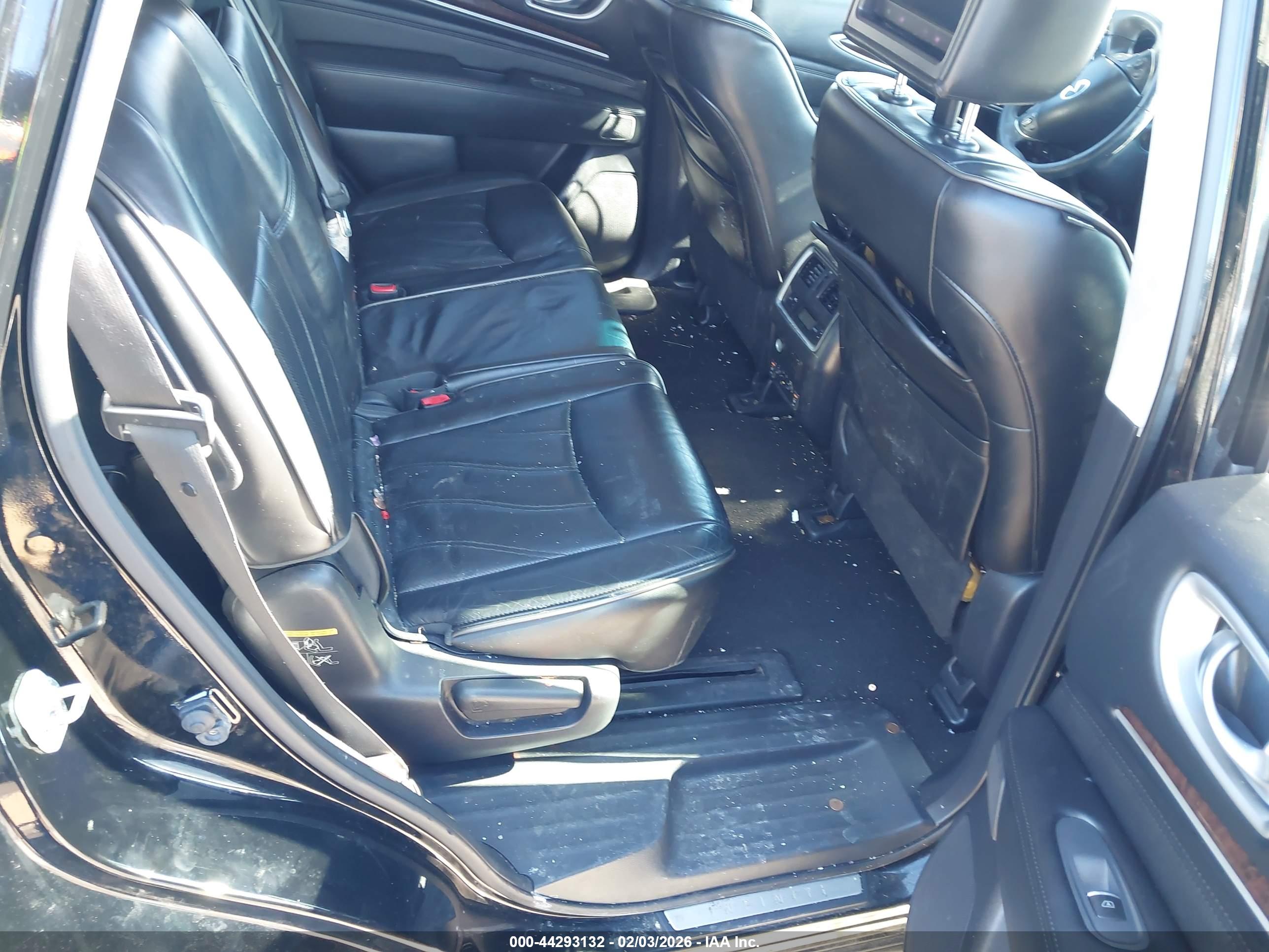 INFINITI JX35 image 8