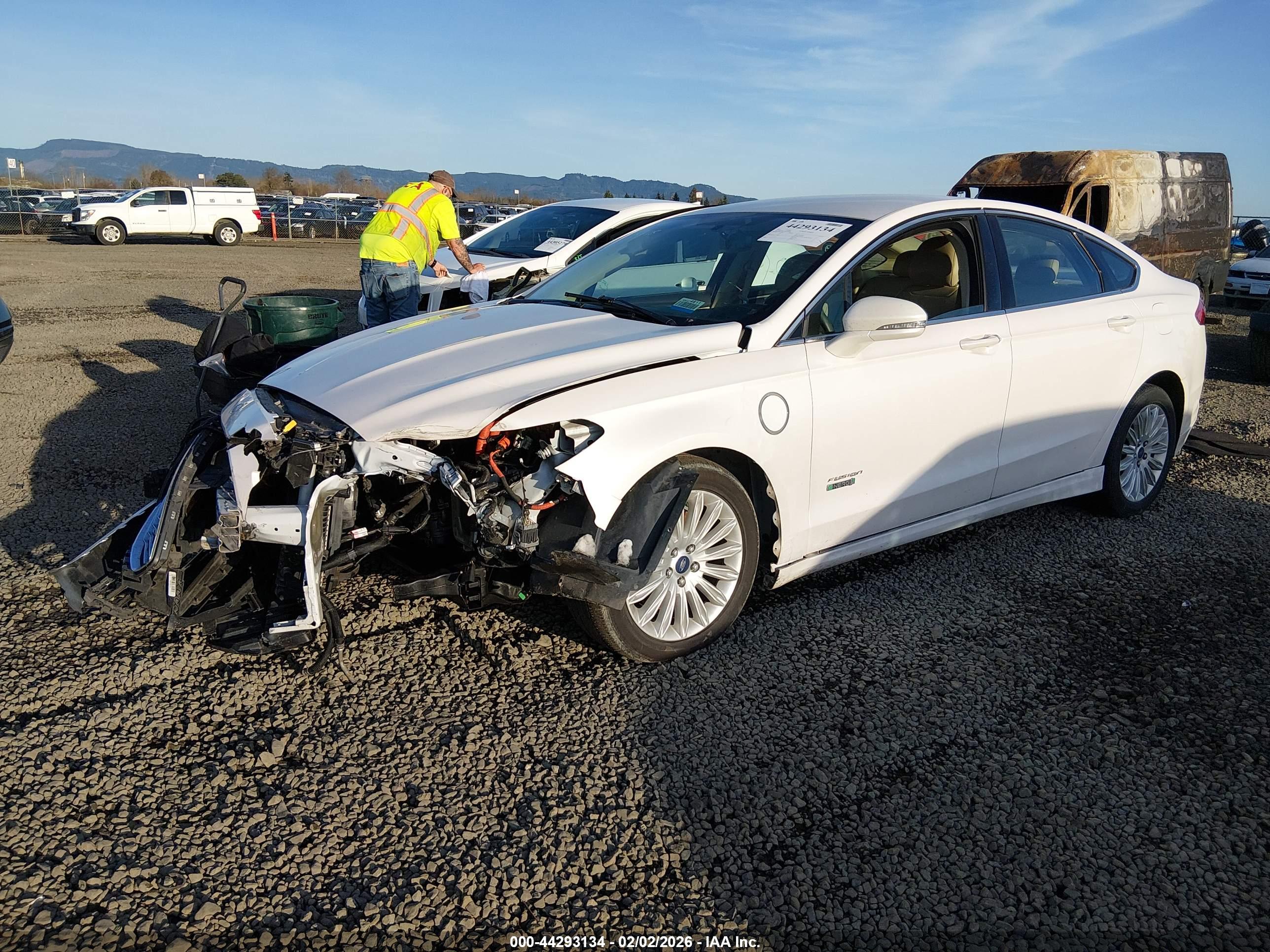 FORD FUSION image 2