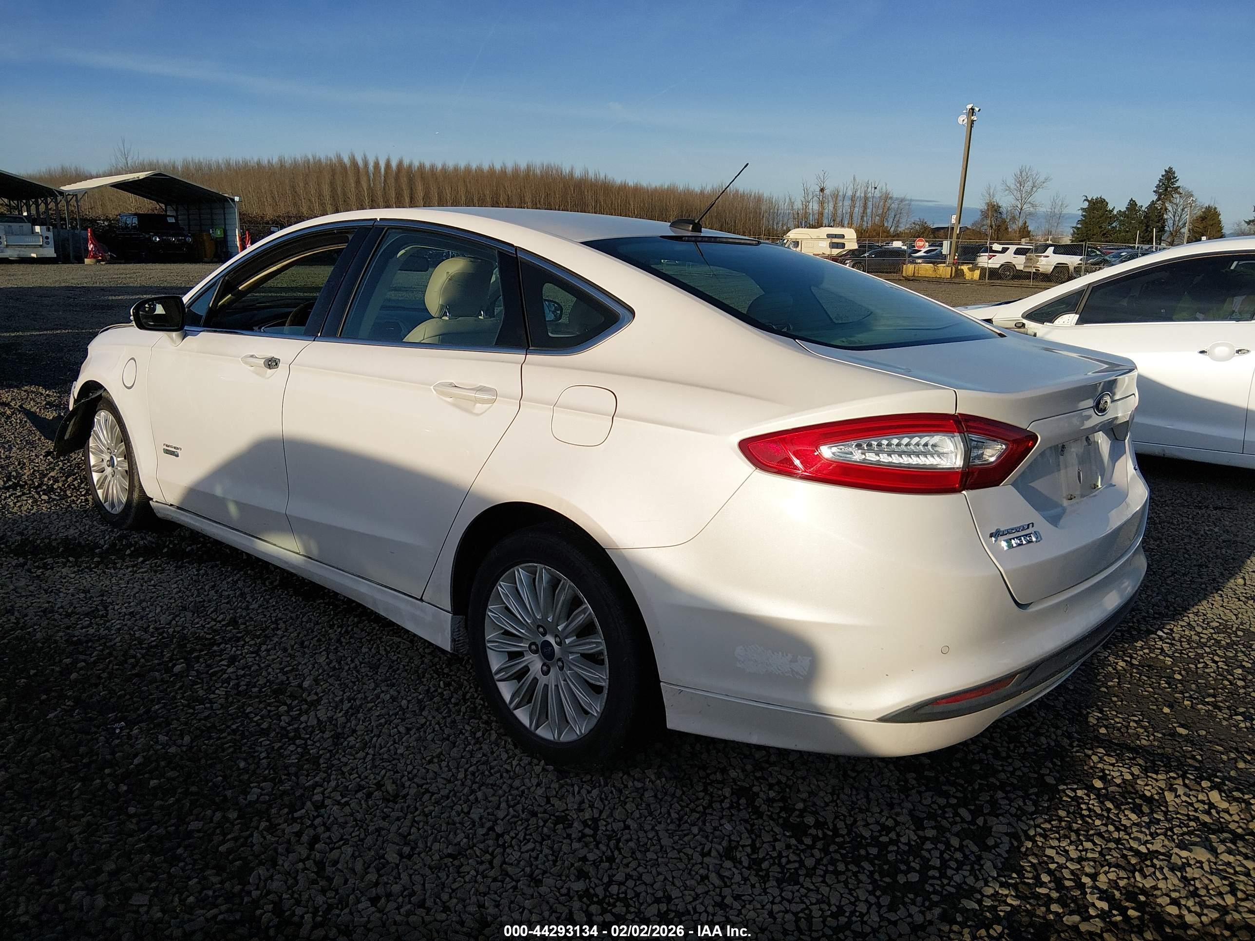 FORD FUSION image 3