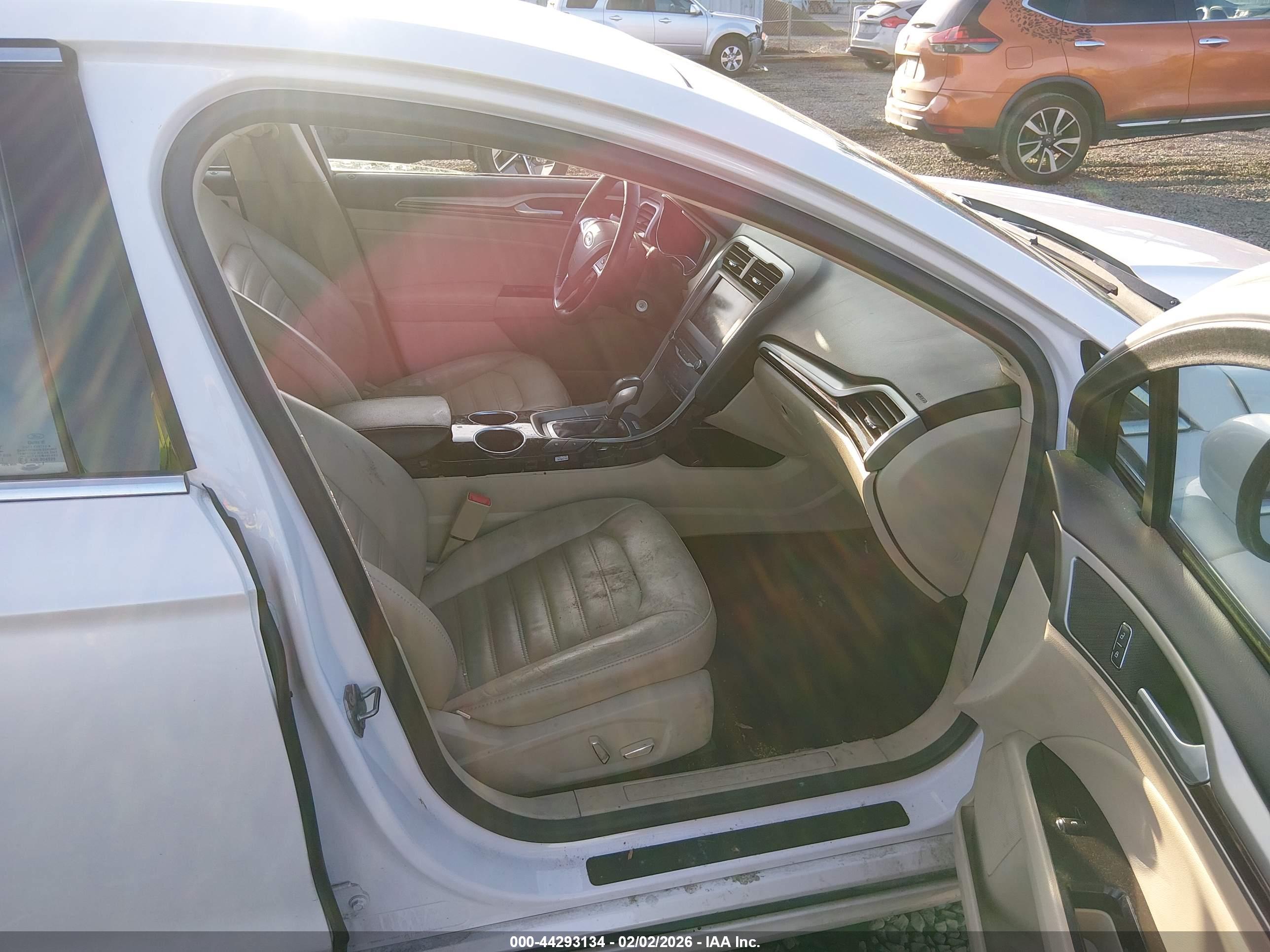 FORD FUSION image 5