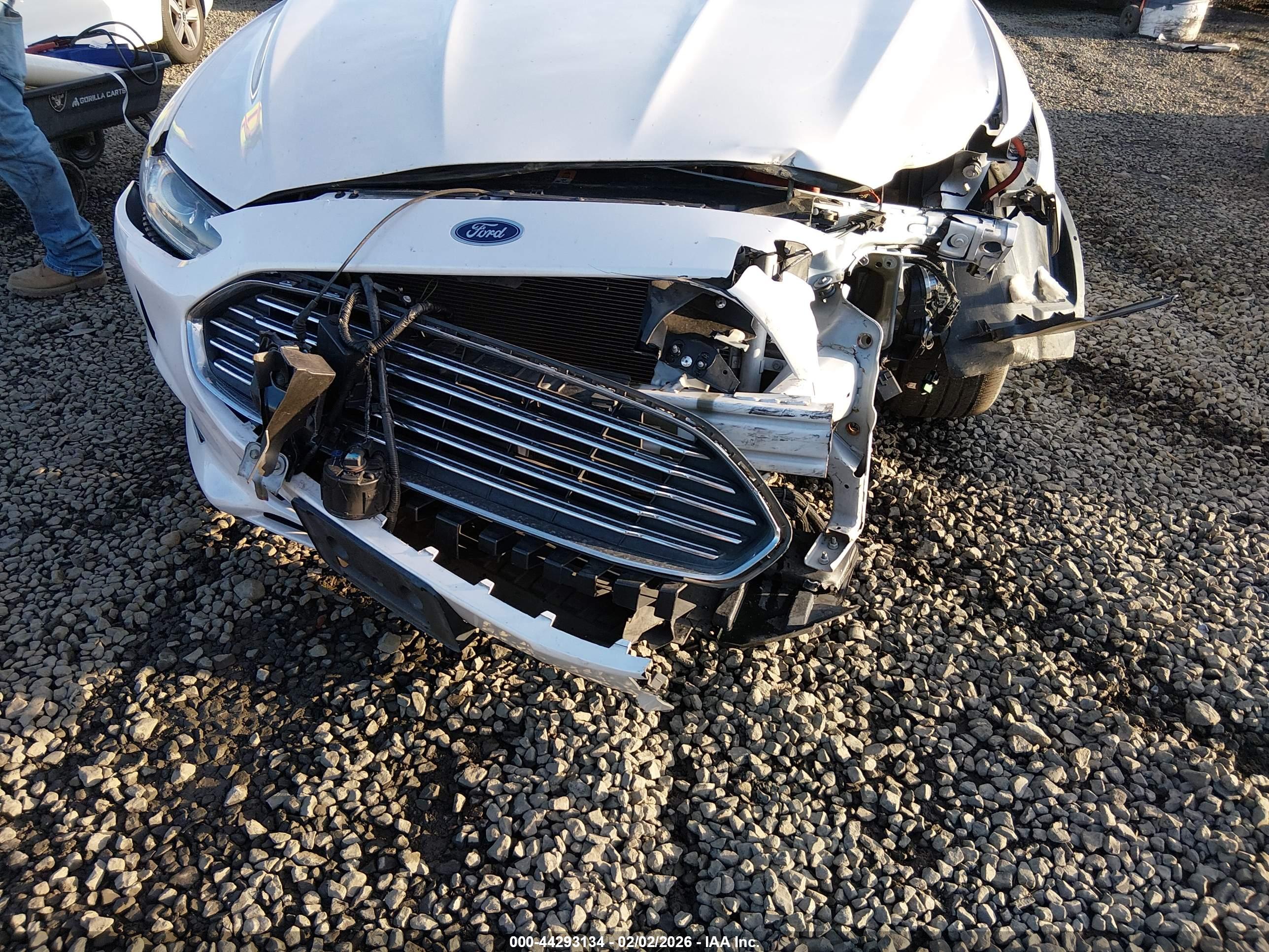 FORD FUSION image 6