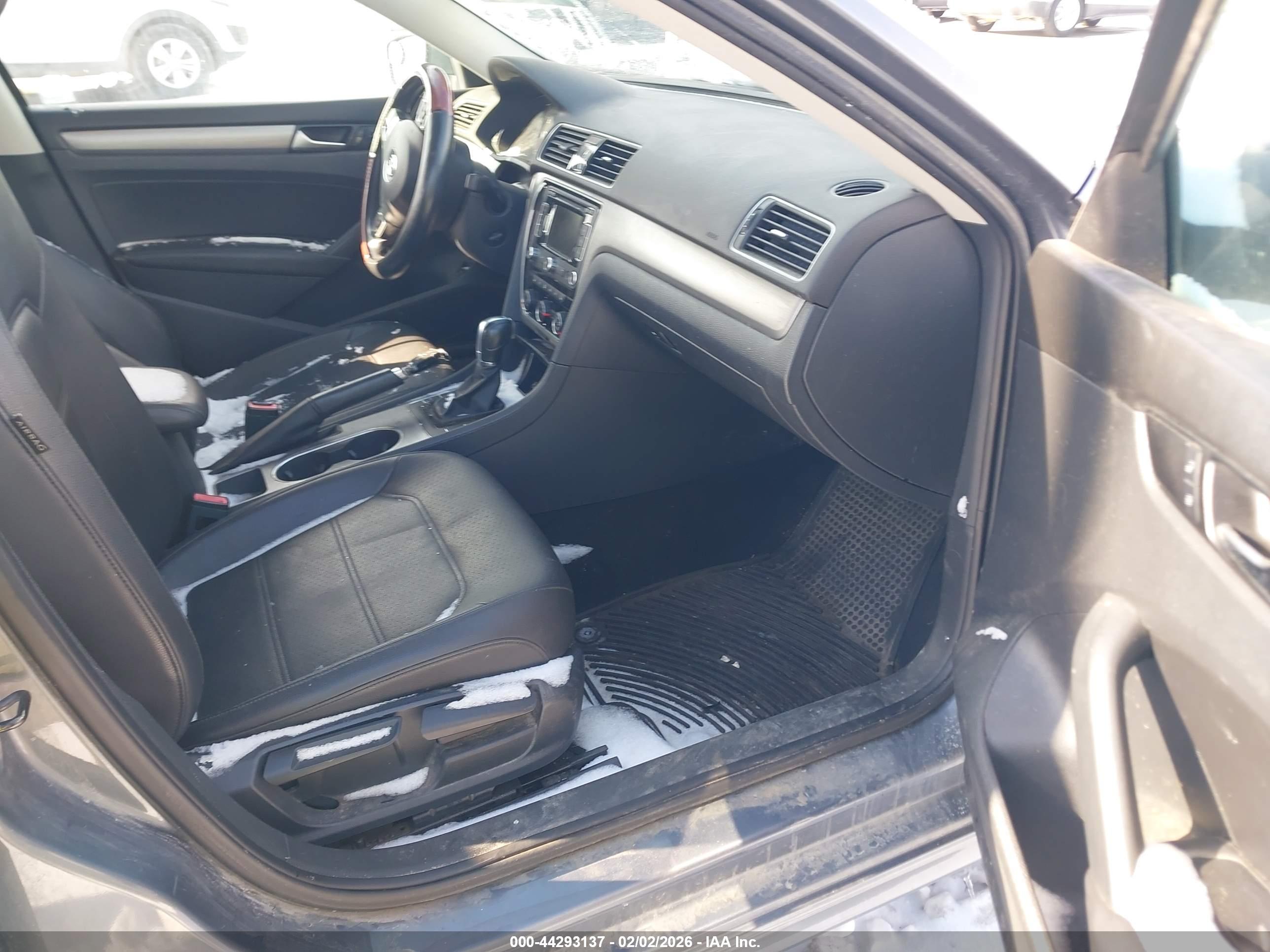 VOLKSWAGEN PASSAT image 5