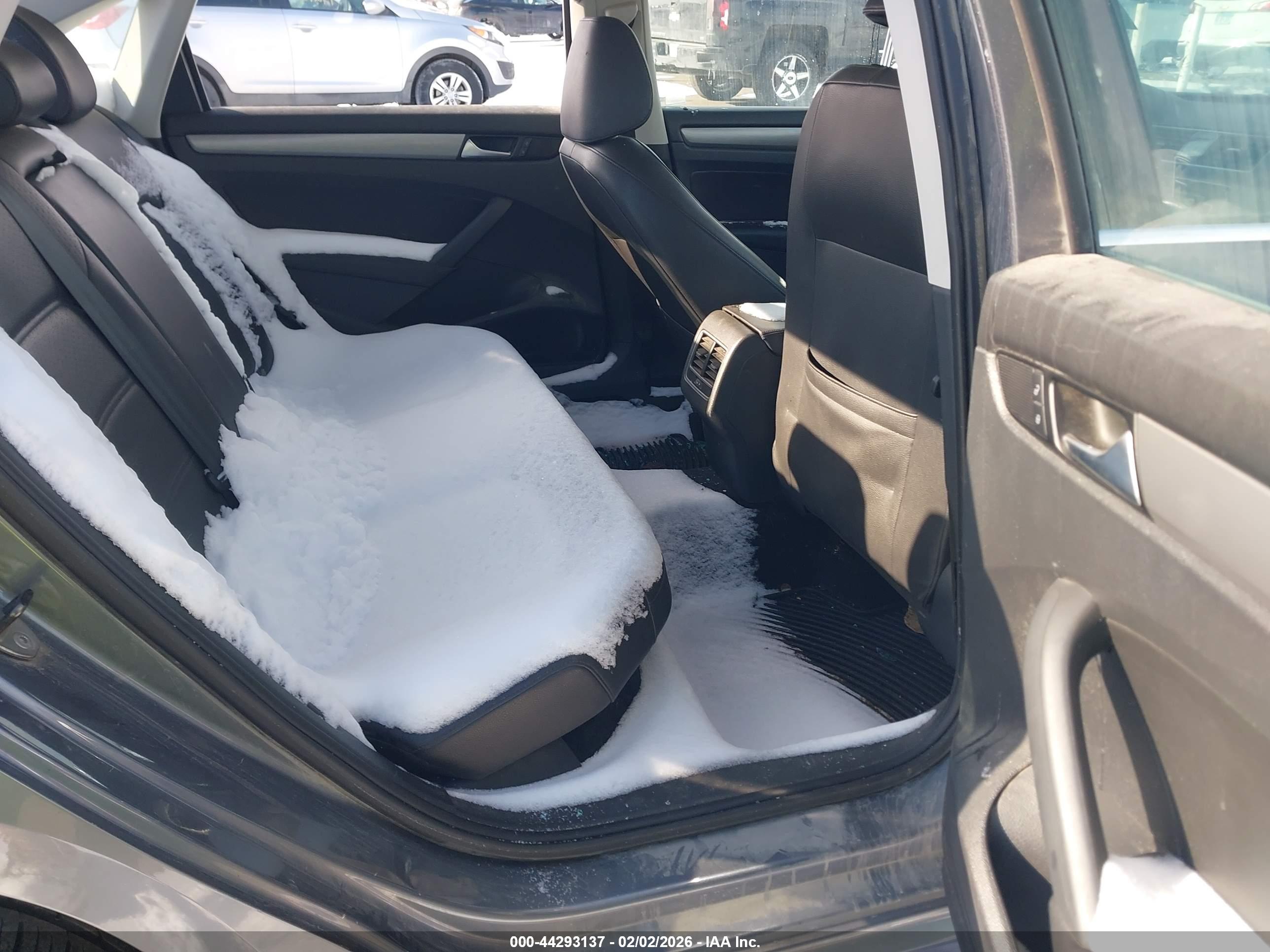 VOLKSWAGEN PASSAT image 8