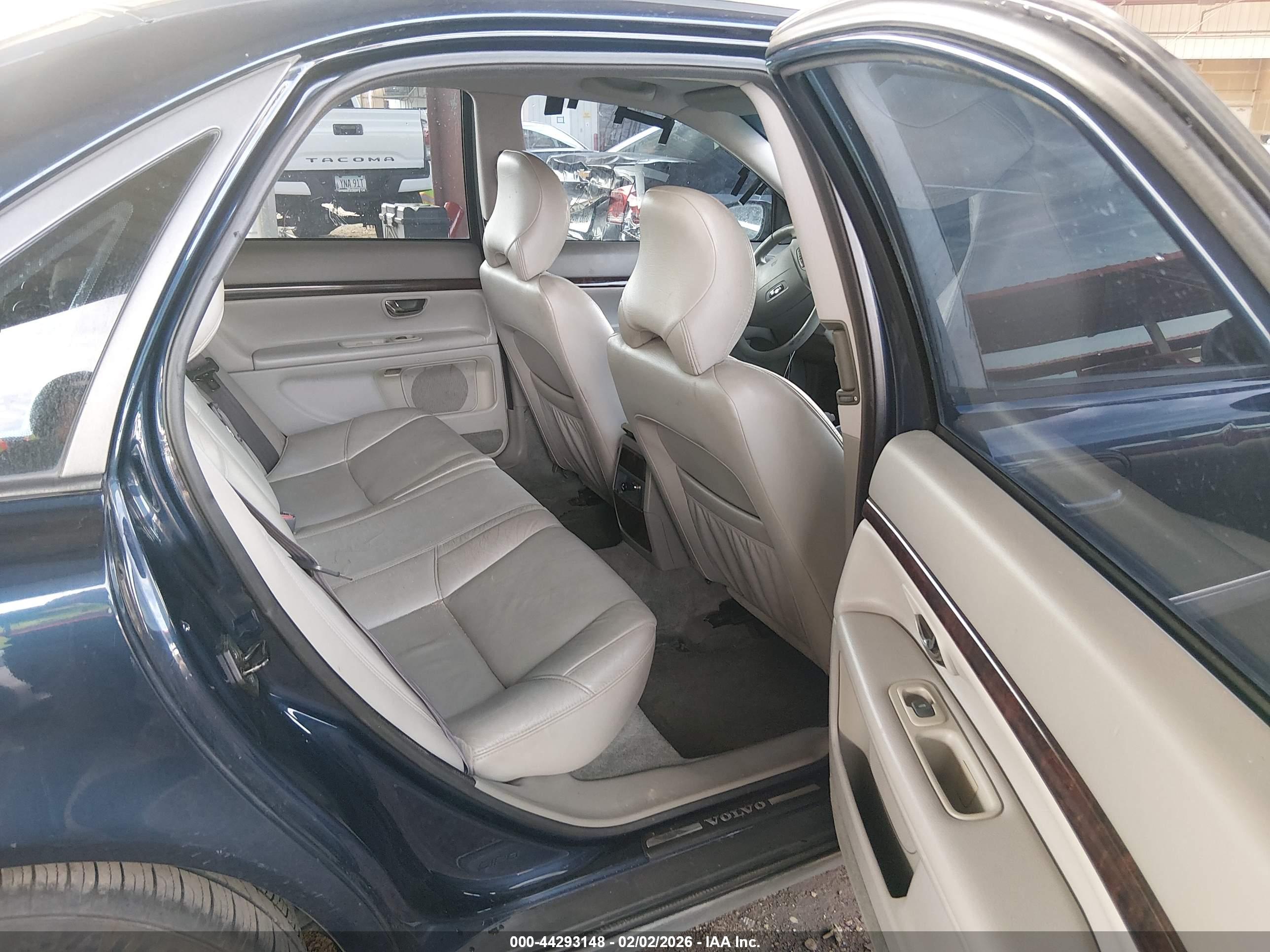VOLVO S80 image 8