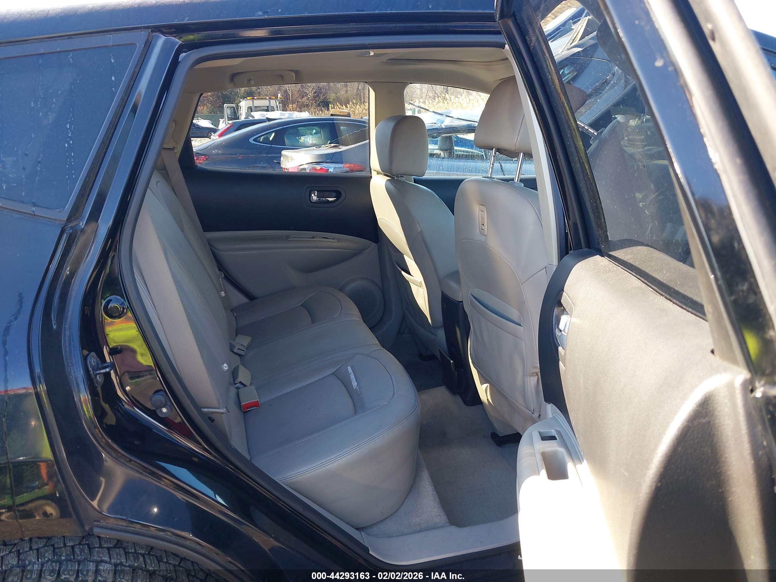 NISSAN ROGUE image 8