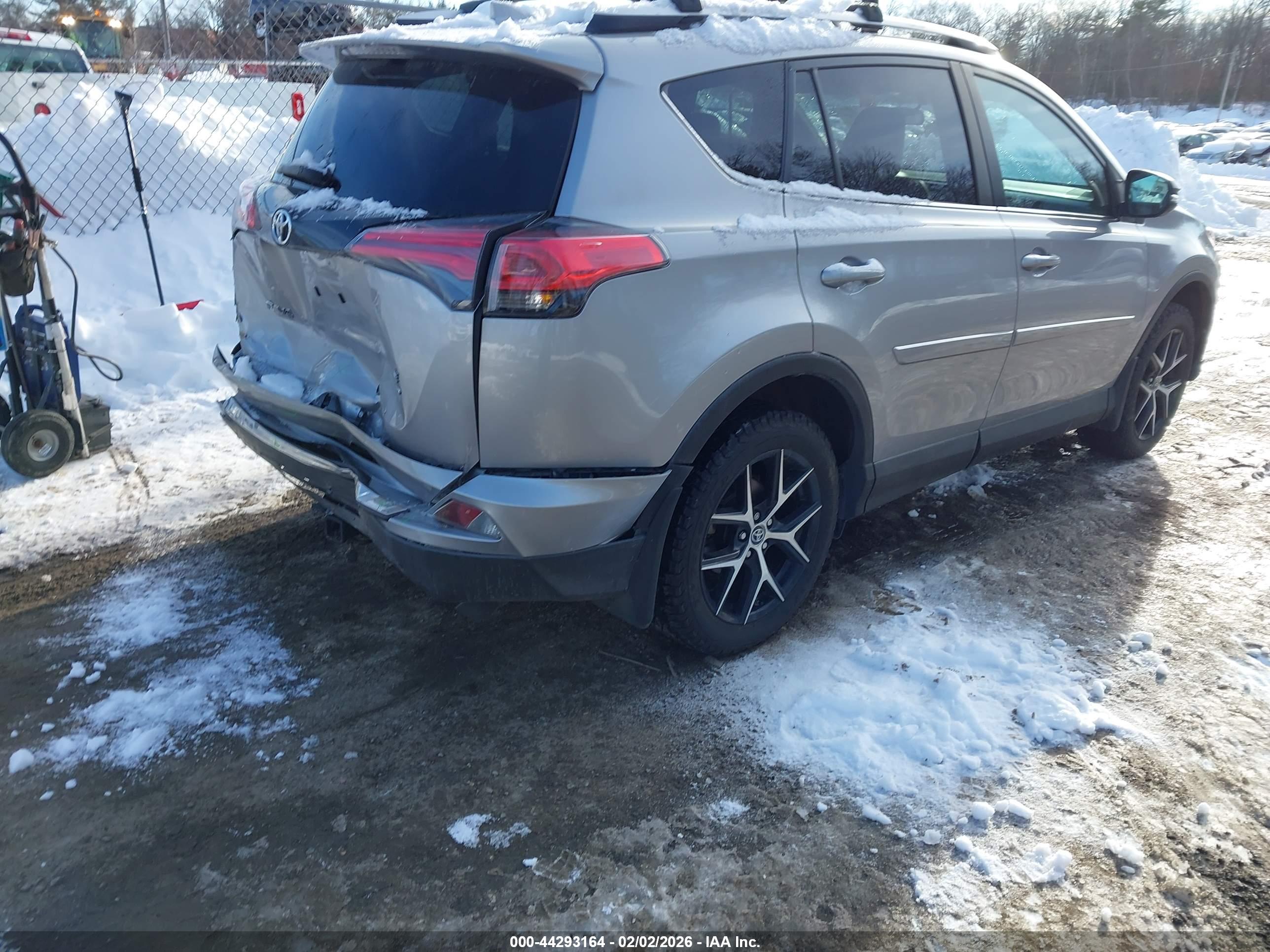 TOYOTA RAV4 image 4