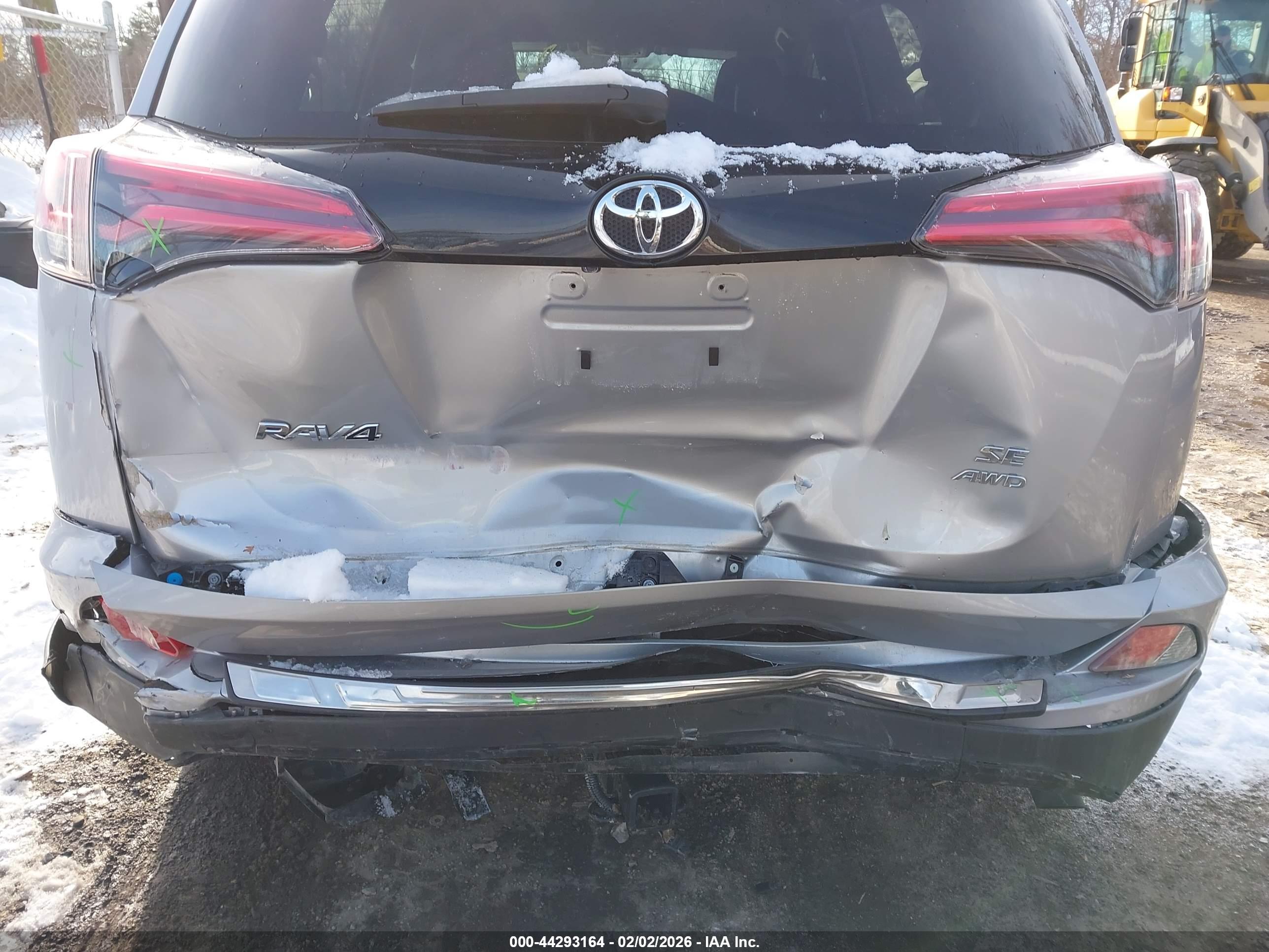 TOYOTA RAV4 image 6