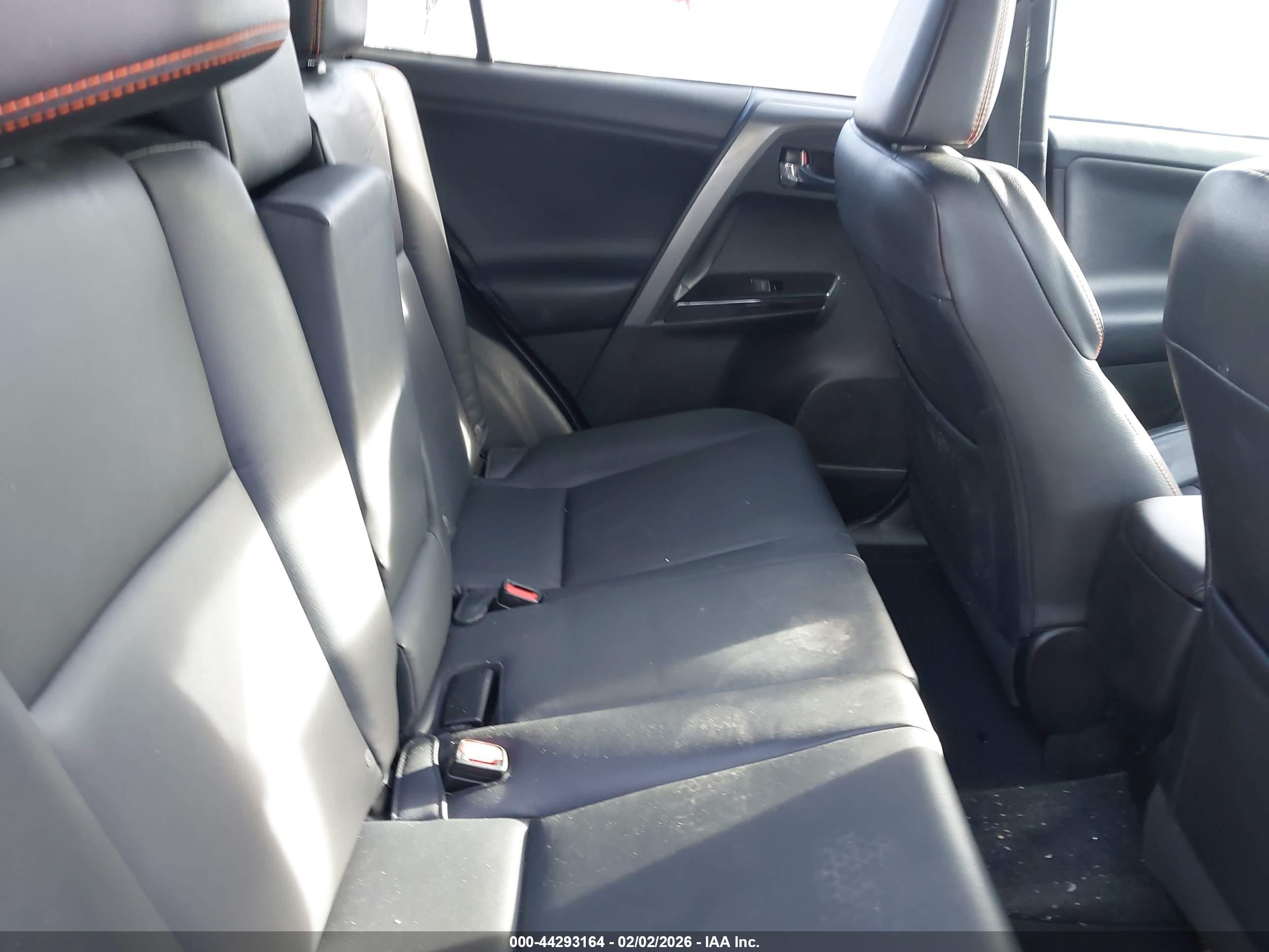 TOYOTA RAV4 image 8