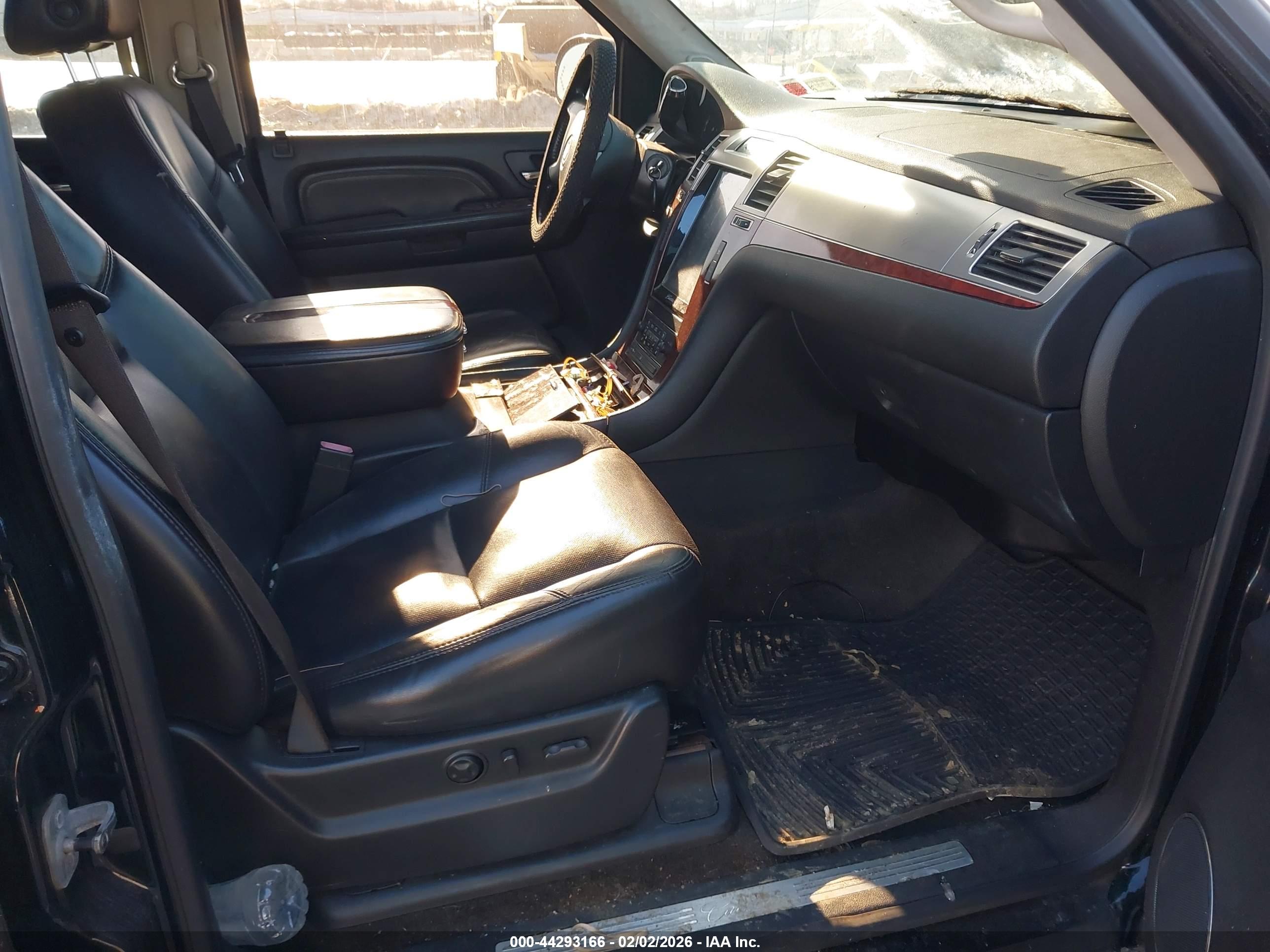 CADILLAC ESCALADE image 5