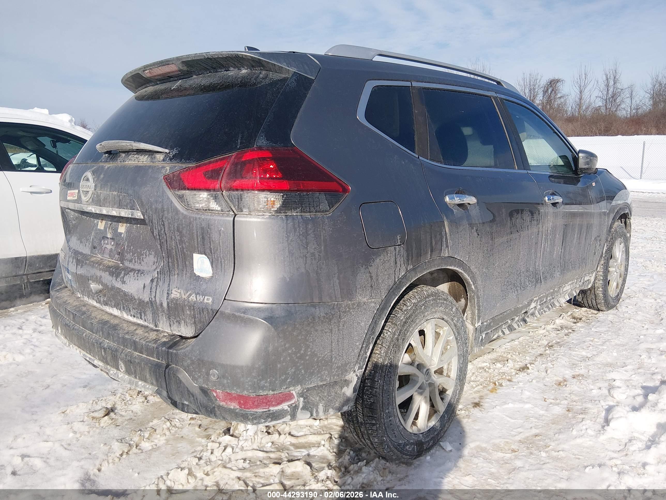 NISSAN ROGUE image 4