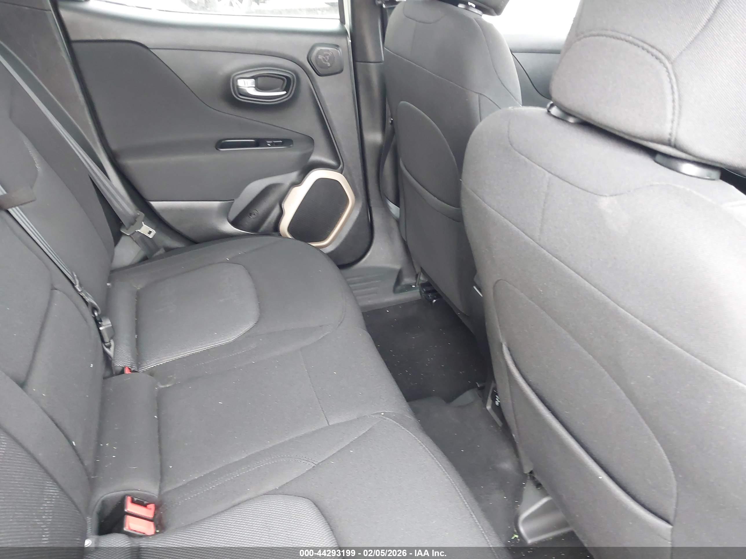 JEEP RENEGADE image 8