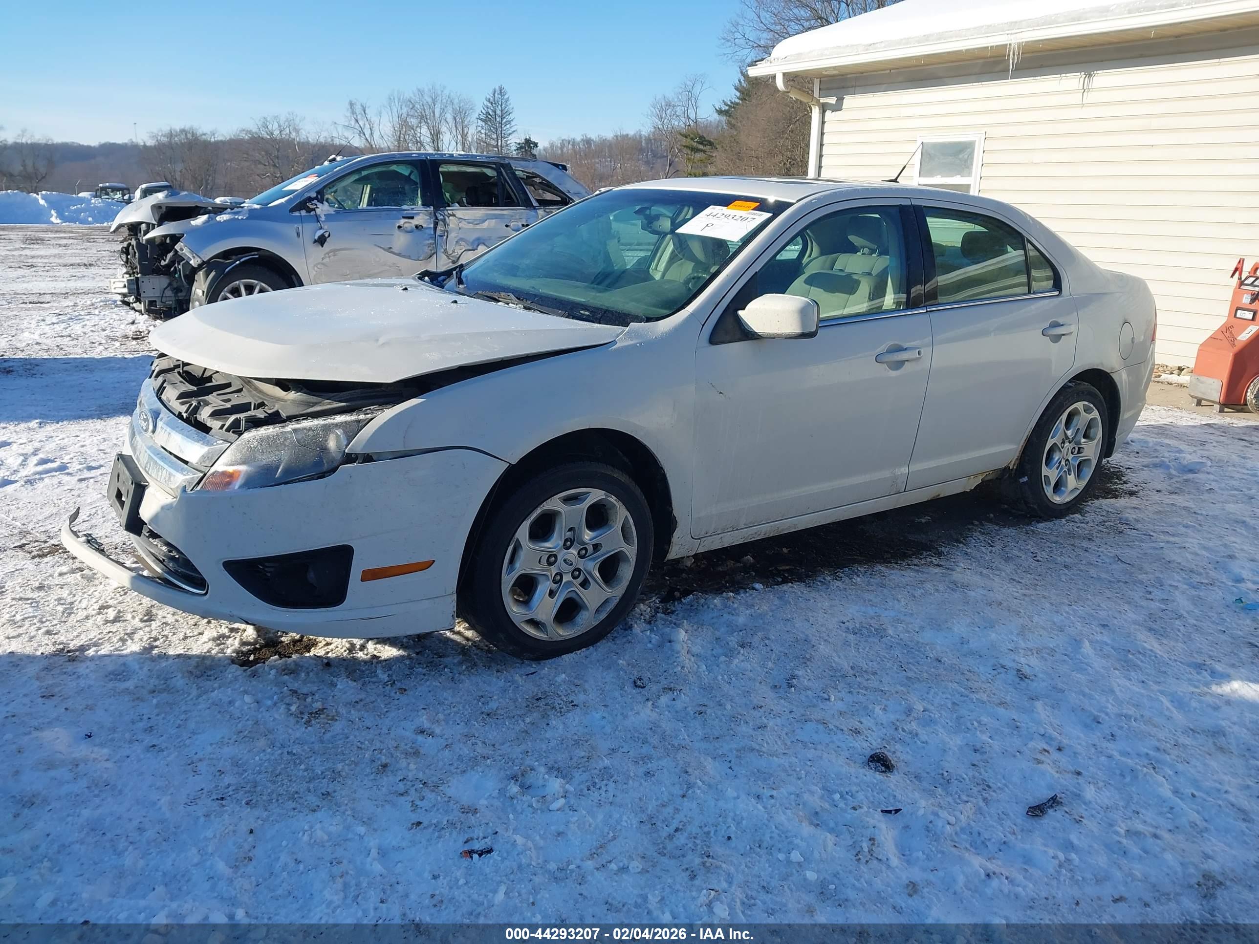 FORD FUSION image 2
