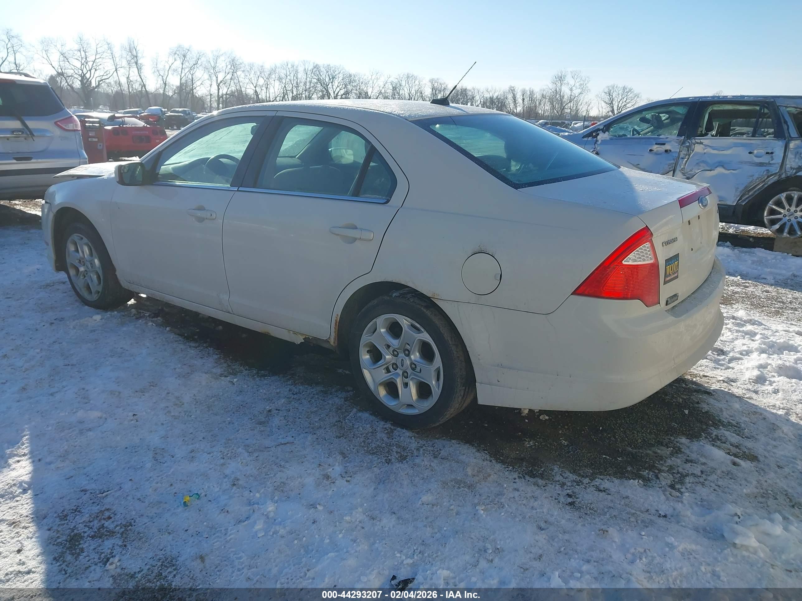 FORD FUSION image 3