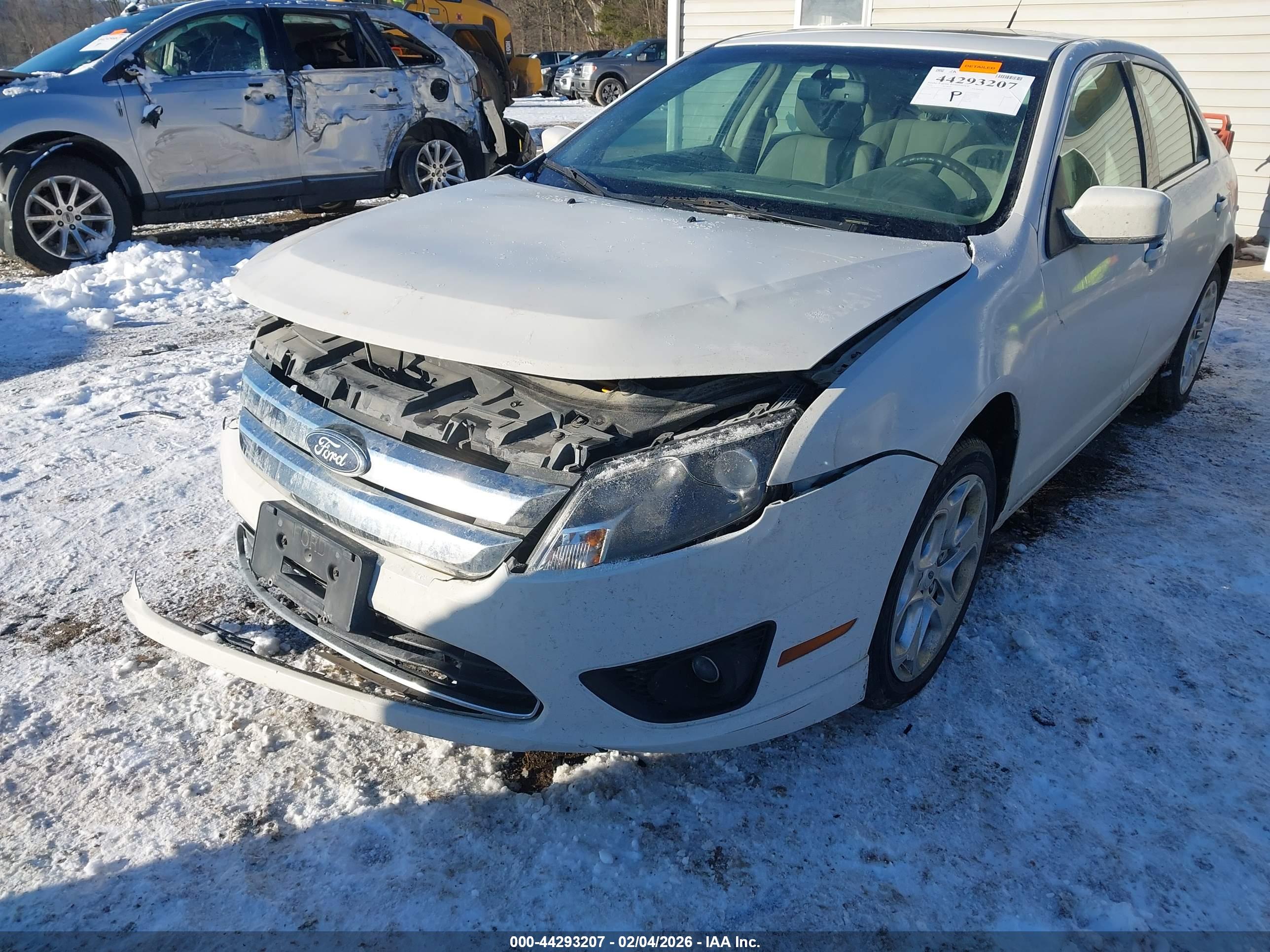 FORD FUSION image 6
