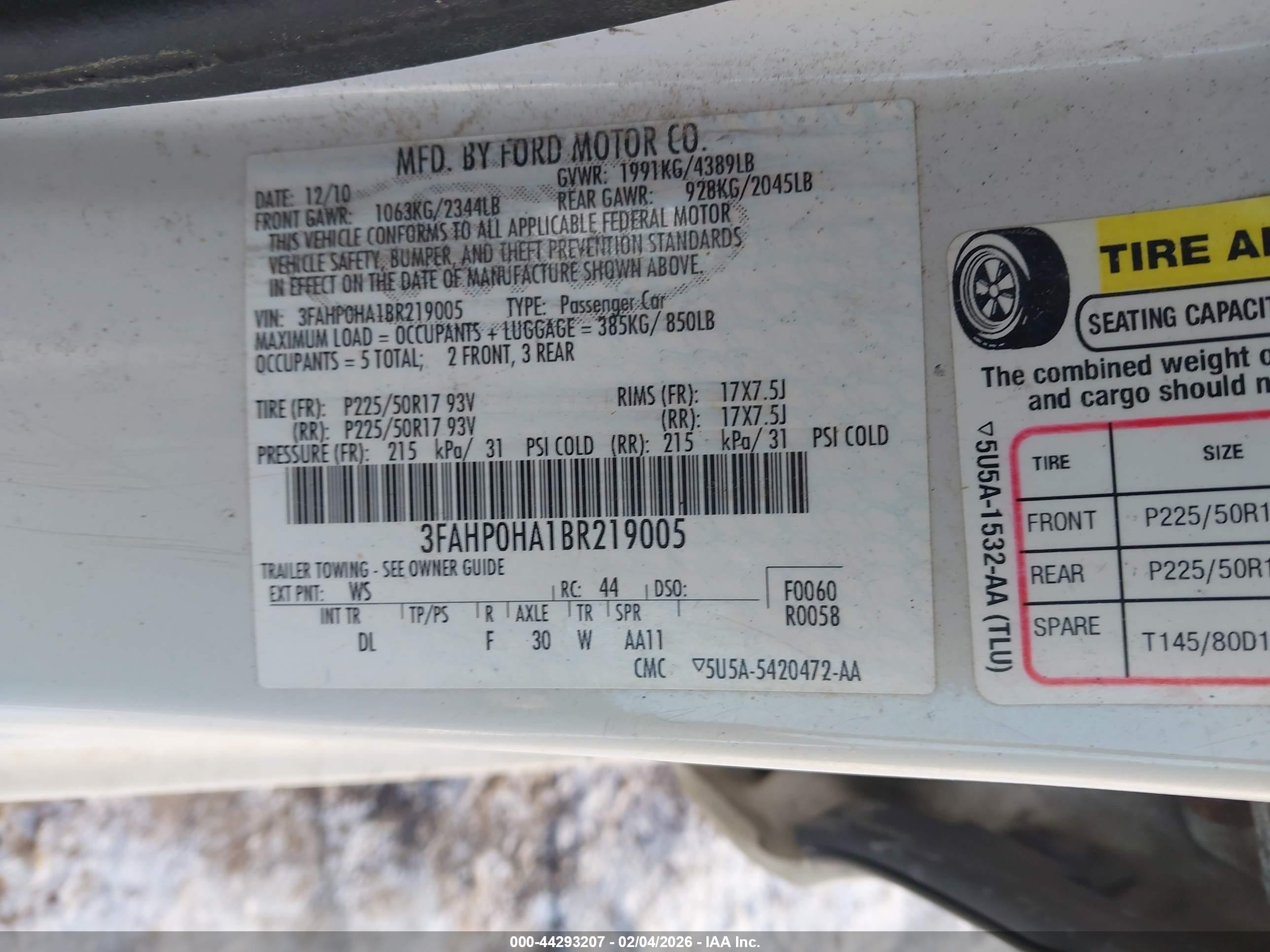 FORD FUSION image 9