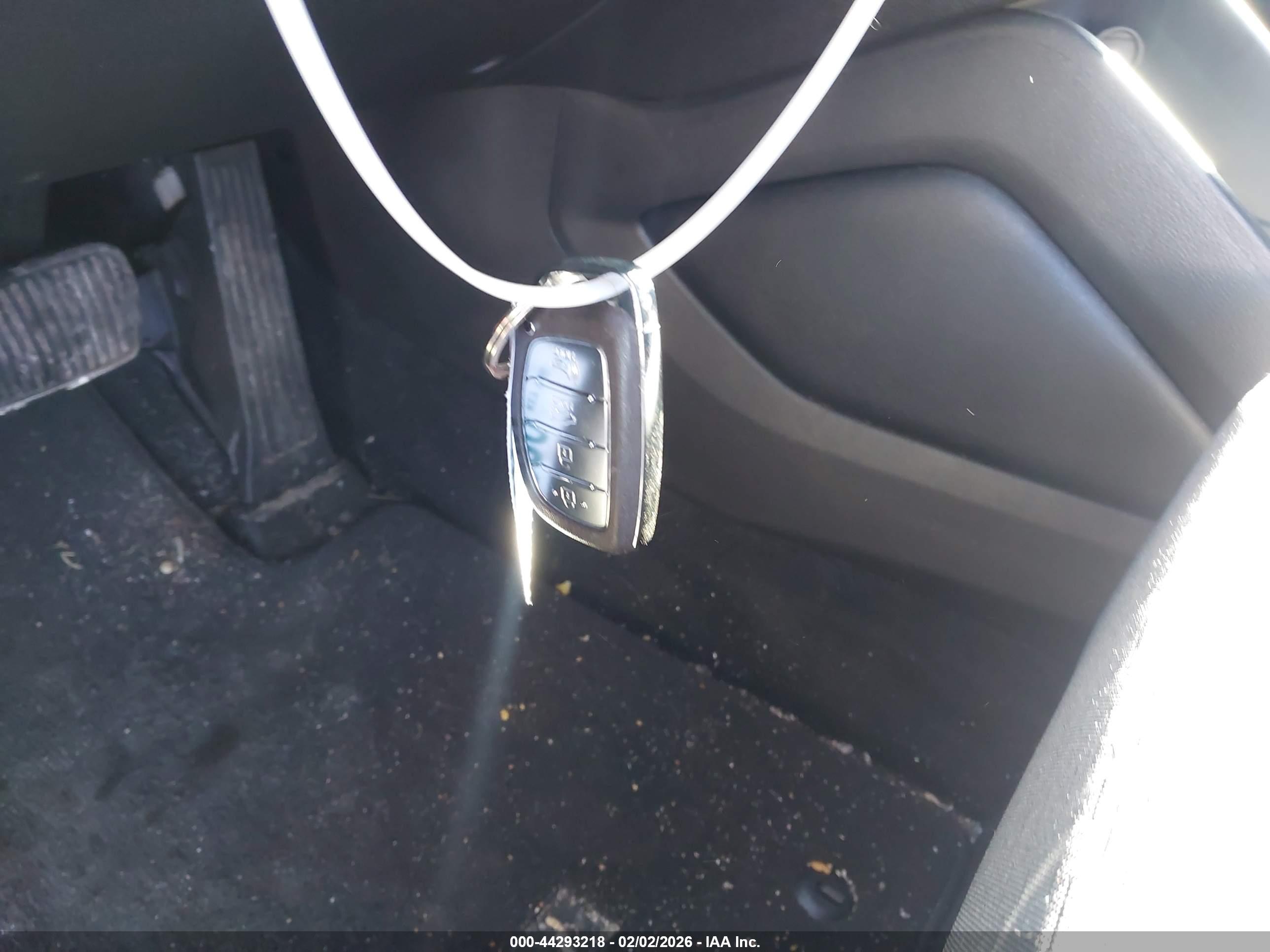 HYUNDAI TUCSON image 11
