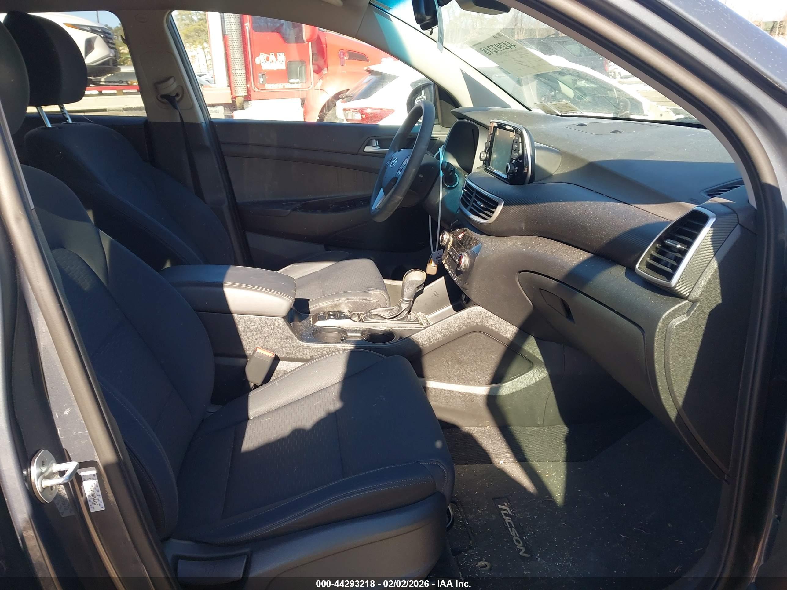 HYUNDAI TUCSON image 5