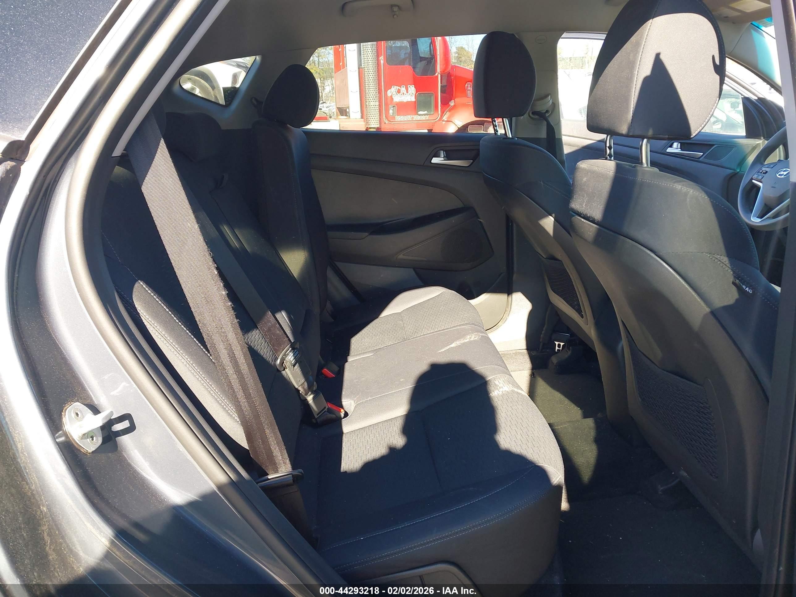 HYUNDAI TUCSON image 8