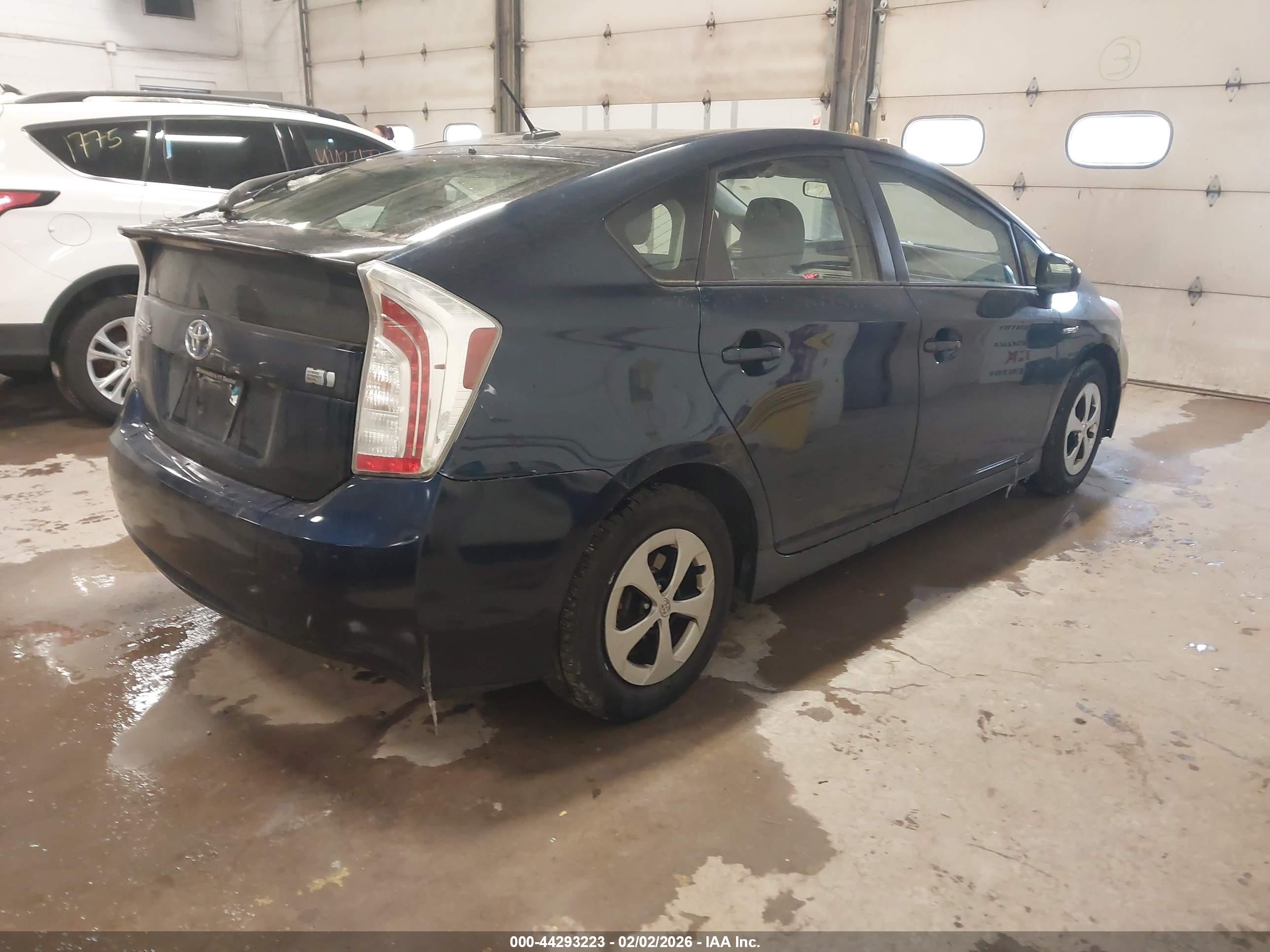 TOYOTA PRIUS image 4