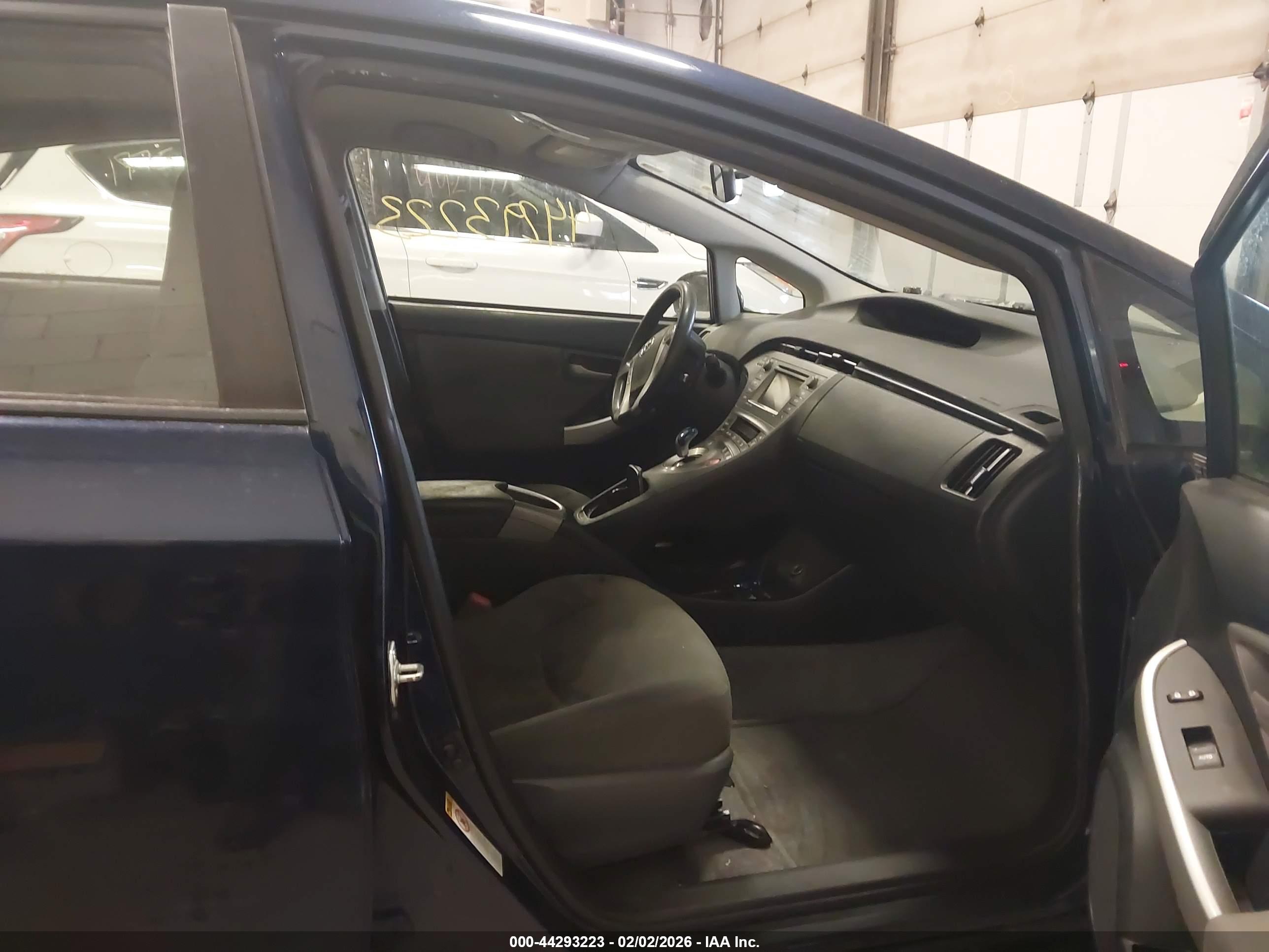 TOYOTA PRIUS image 5