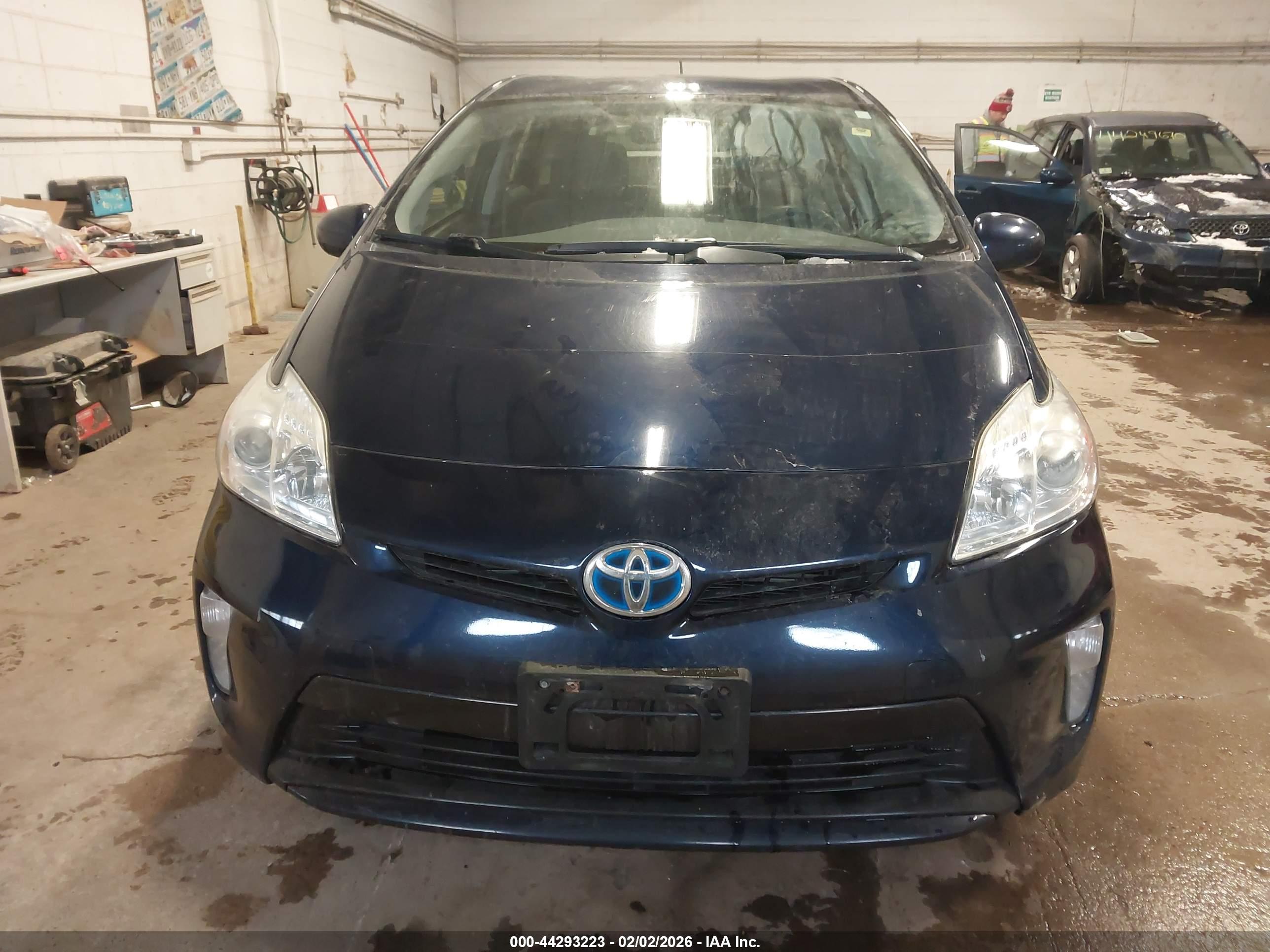 TOYOTA PRIUS image 6
