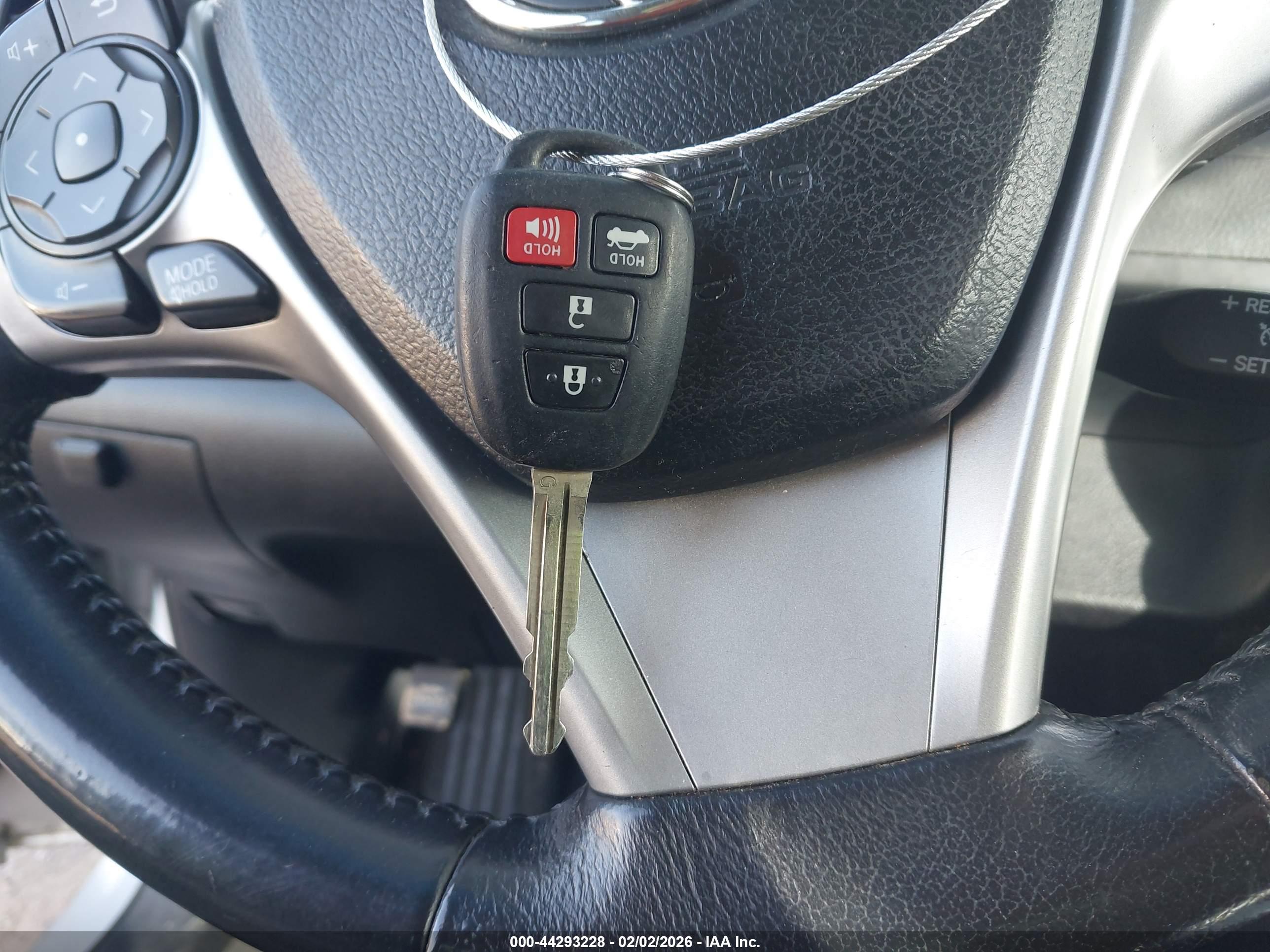 TOYOTA CAMRY image 11