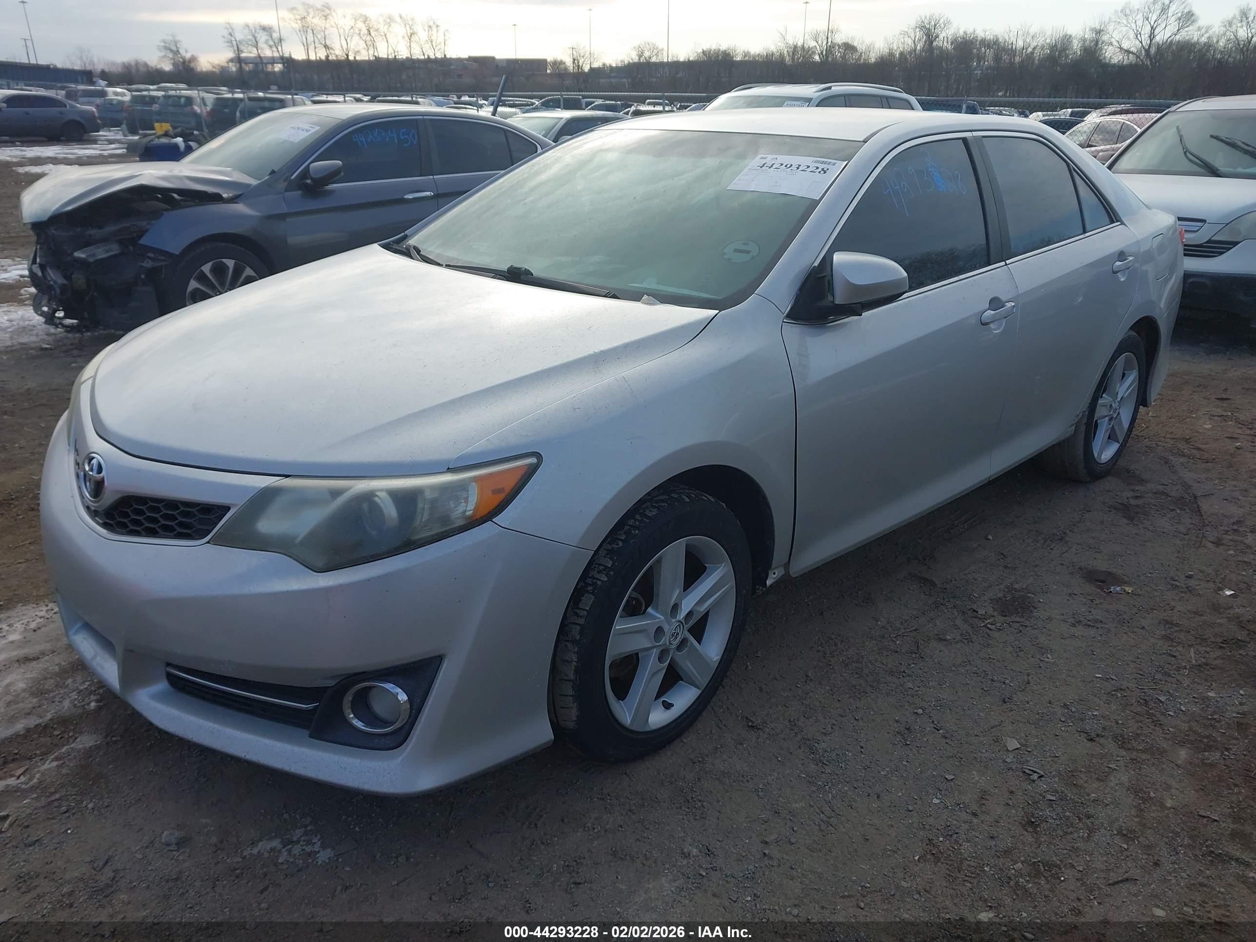 TOYOTA CAMRY image 2