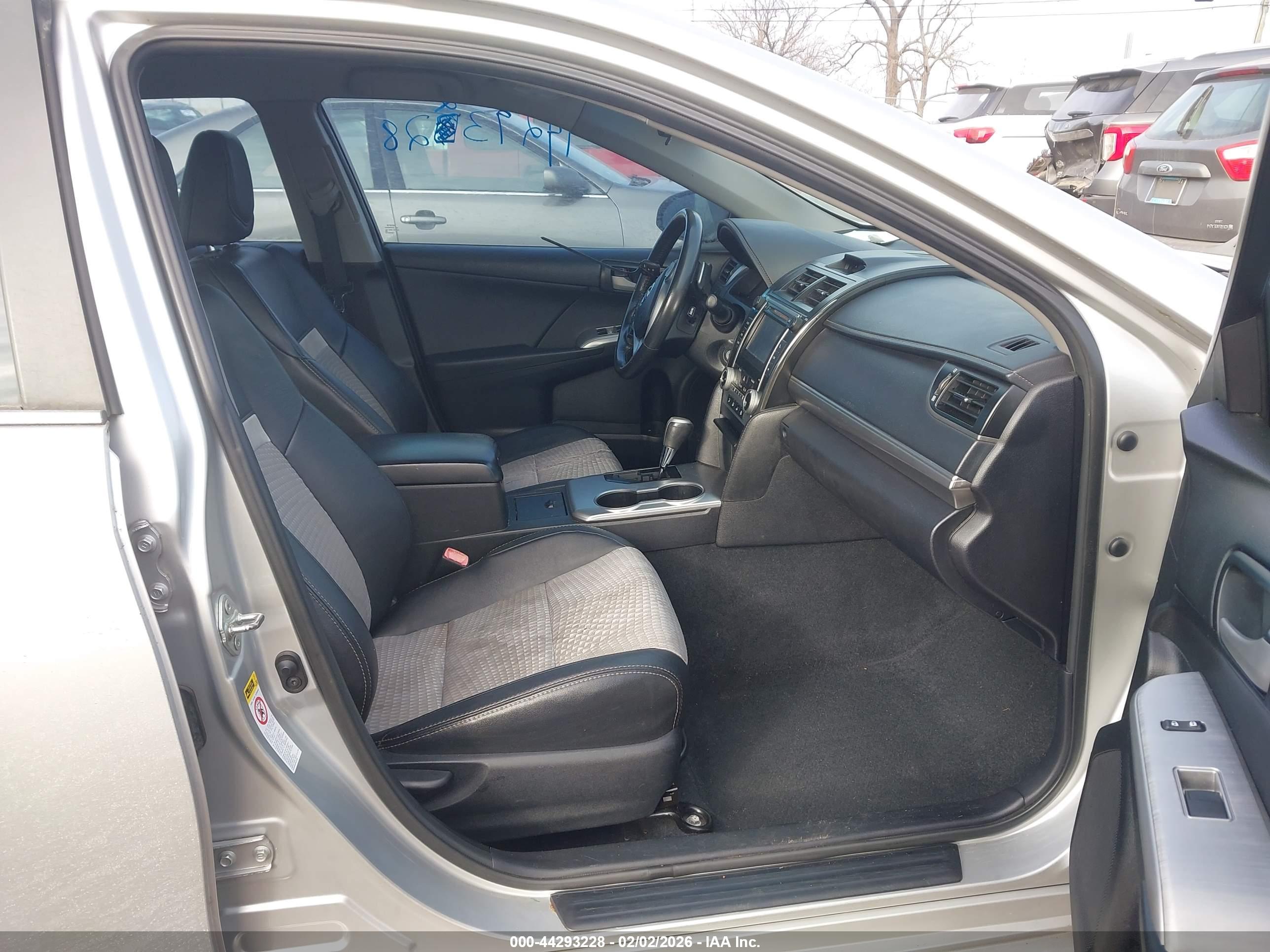 TOYOTA CAMRY image 5