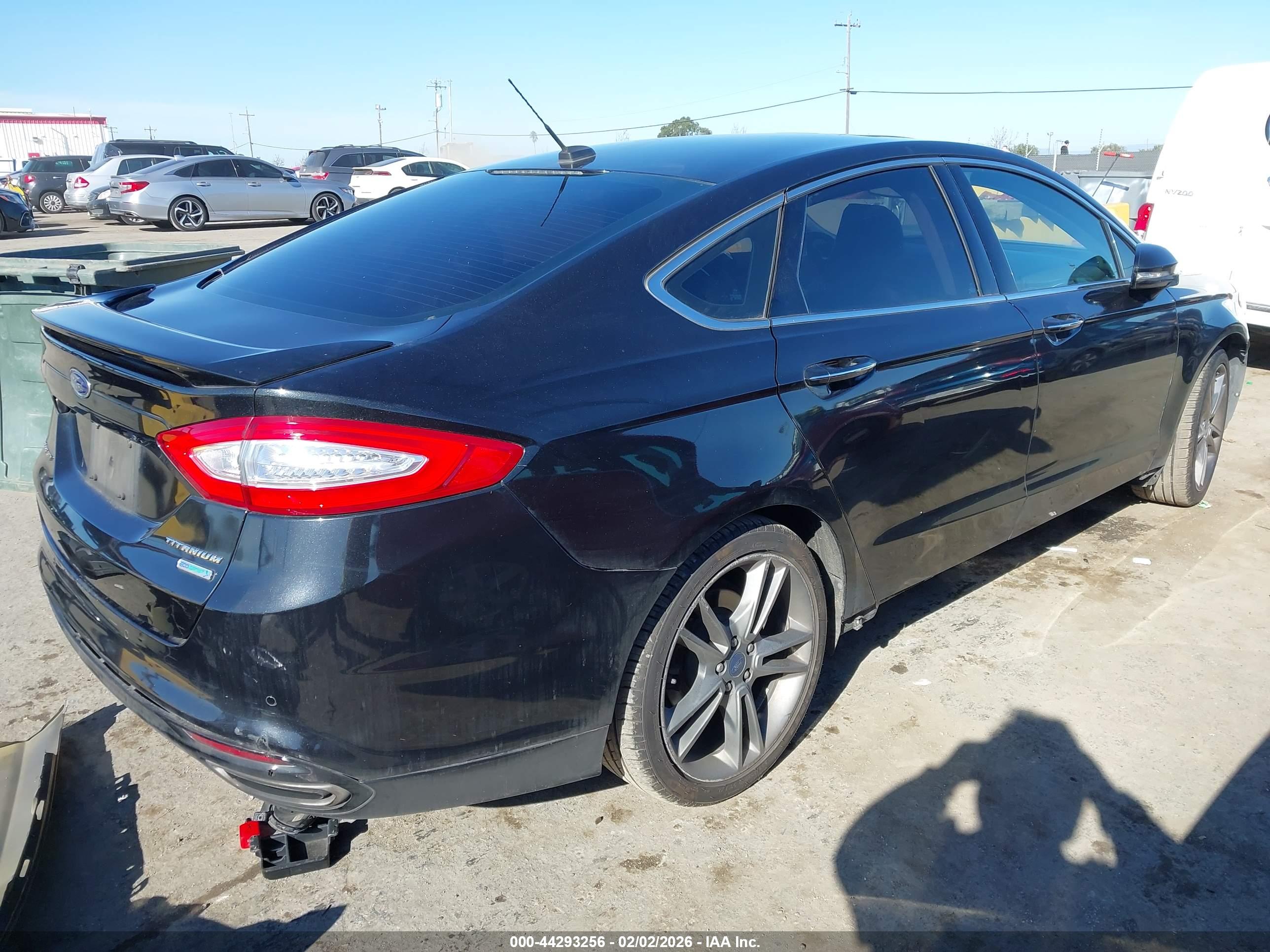 FORD FUSION image 4