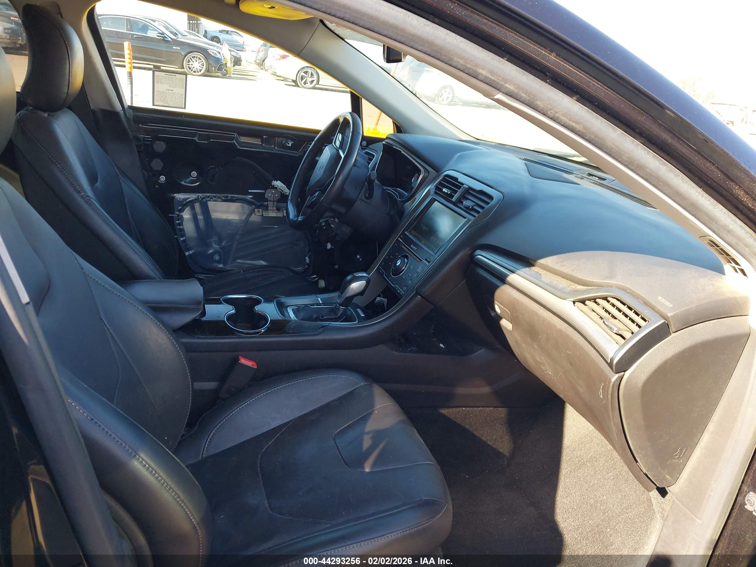FORD FUSION image 5