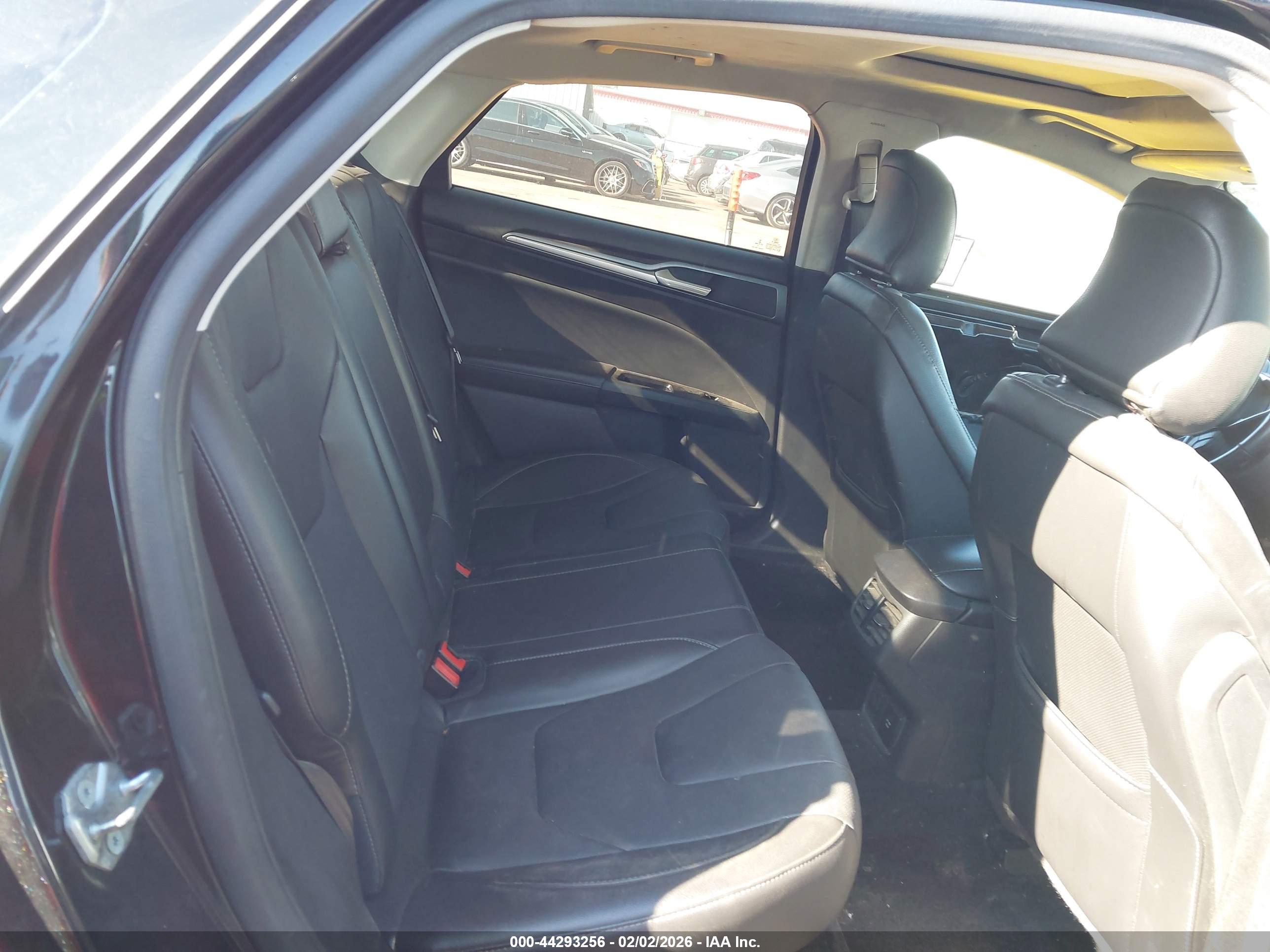 FORD FUSION image 8