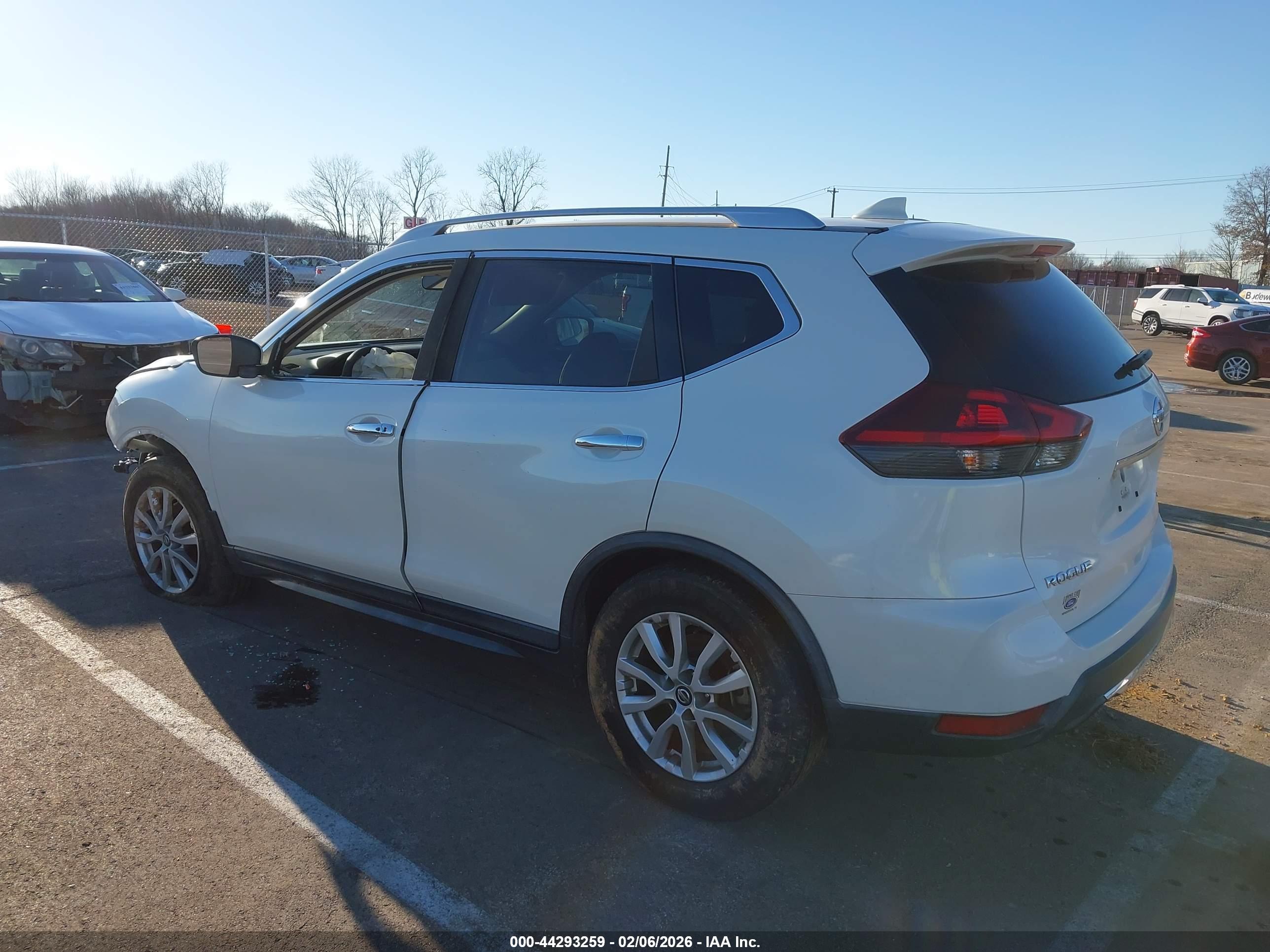 NISSAN ROGUE image 3