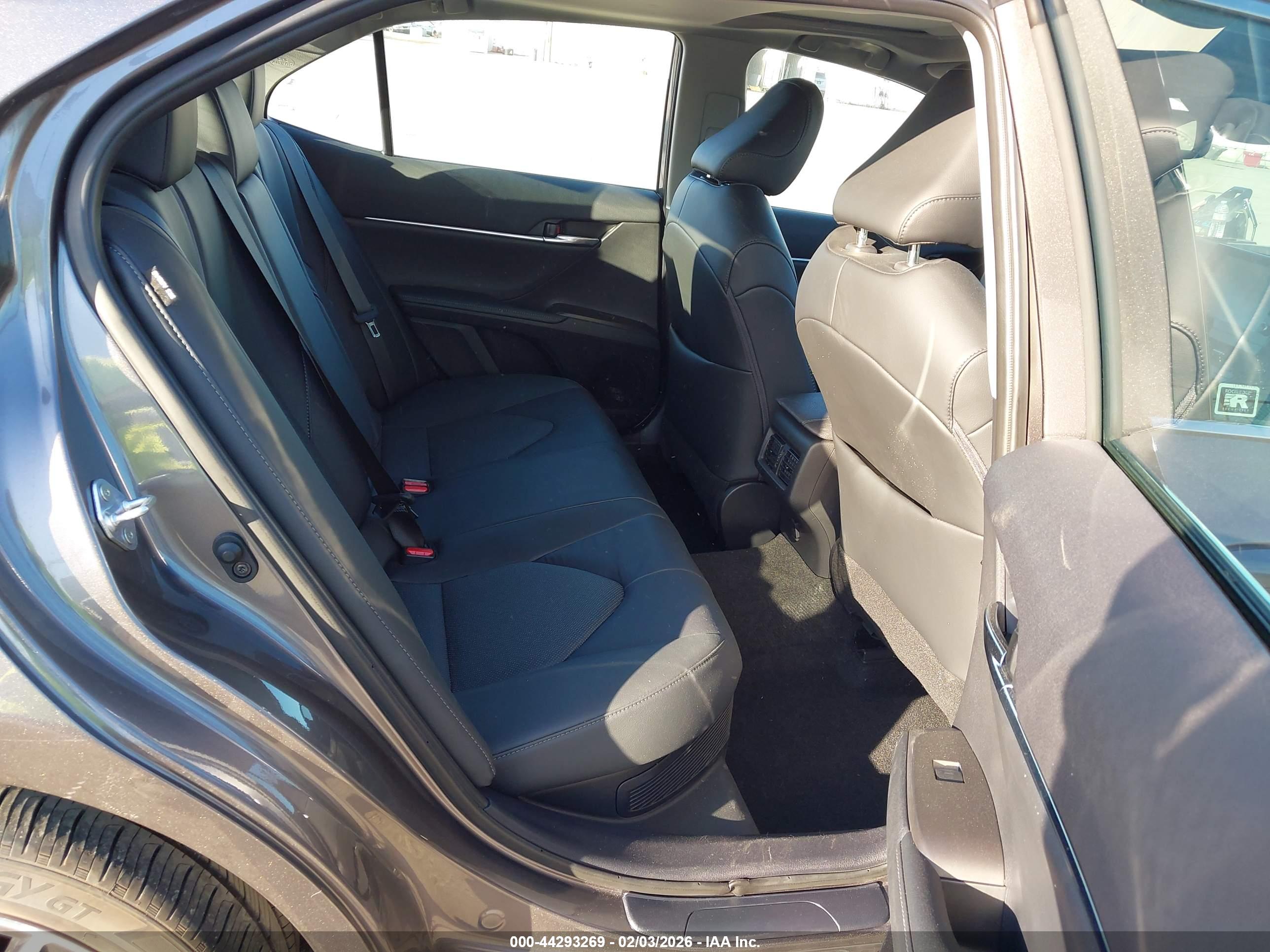 TOYOTA CAMRY image 8
