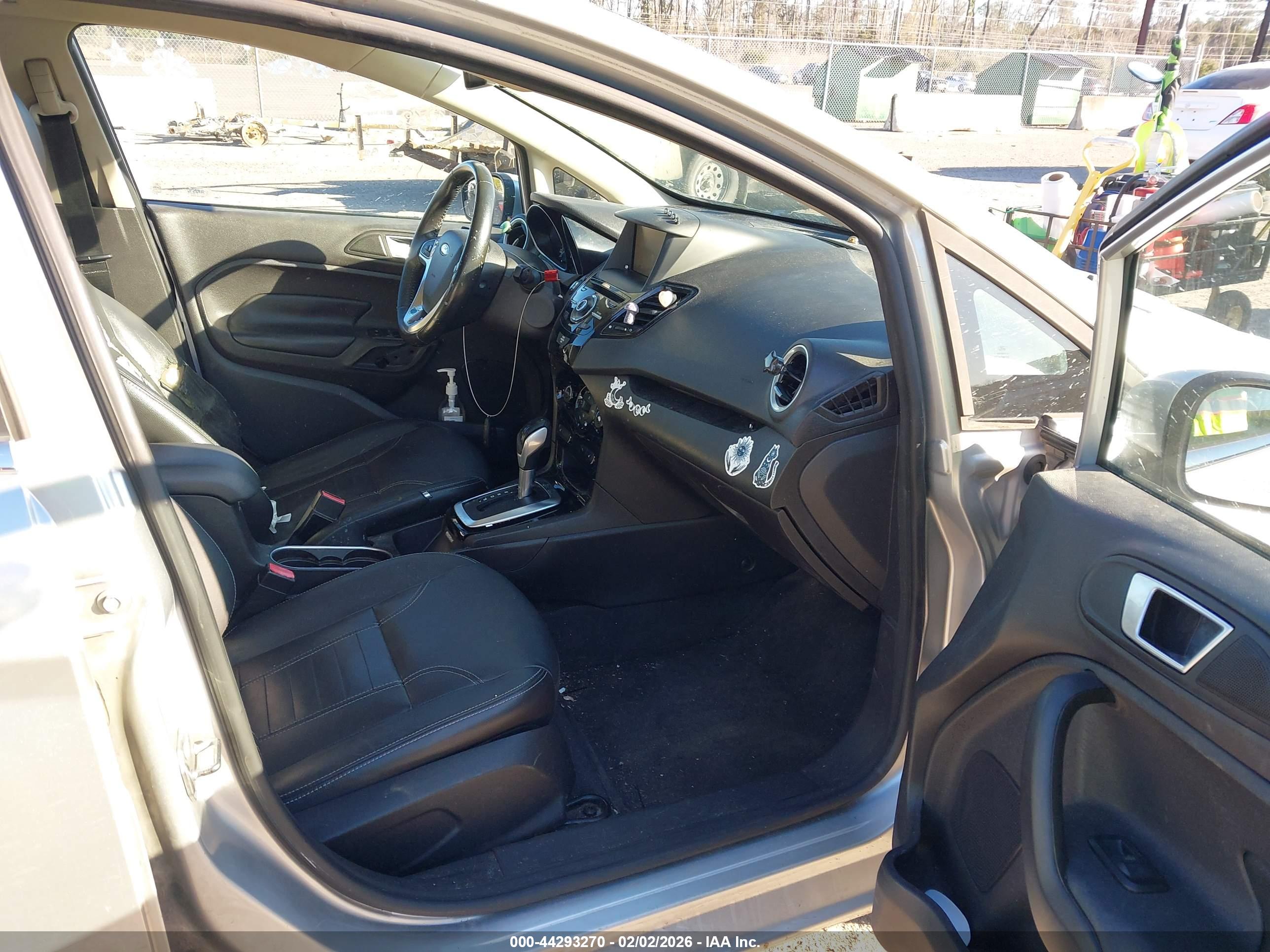 FORD FIESTA image 5