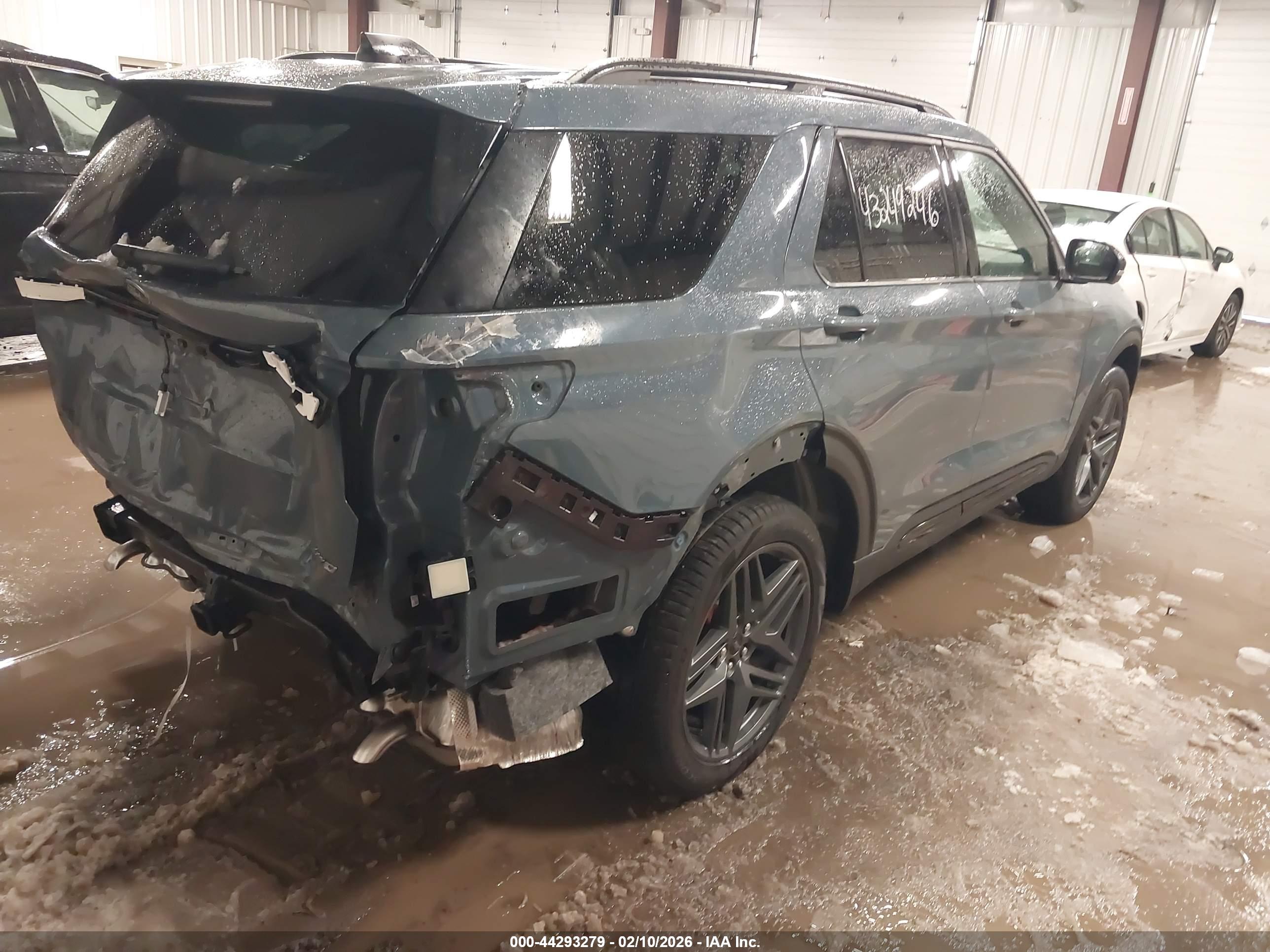 FORD EXPLORER image 4